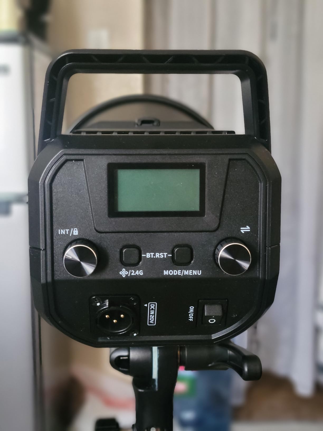 NEEWER FS230B LED Video Light 2.4G/APP Control, 230W Bi Color COB Silent Photography Continuous Output Lighting with 4 PWM Dimming Types, 110000lux/m, 2700K-6500K, CRI 97+, 12 Scenes, Bowens Mount customer photo 2