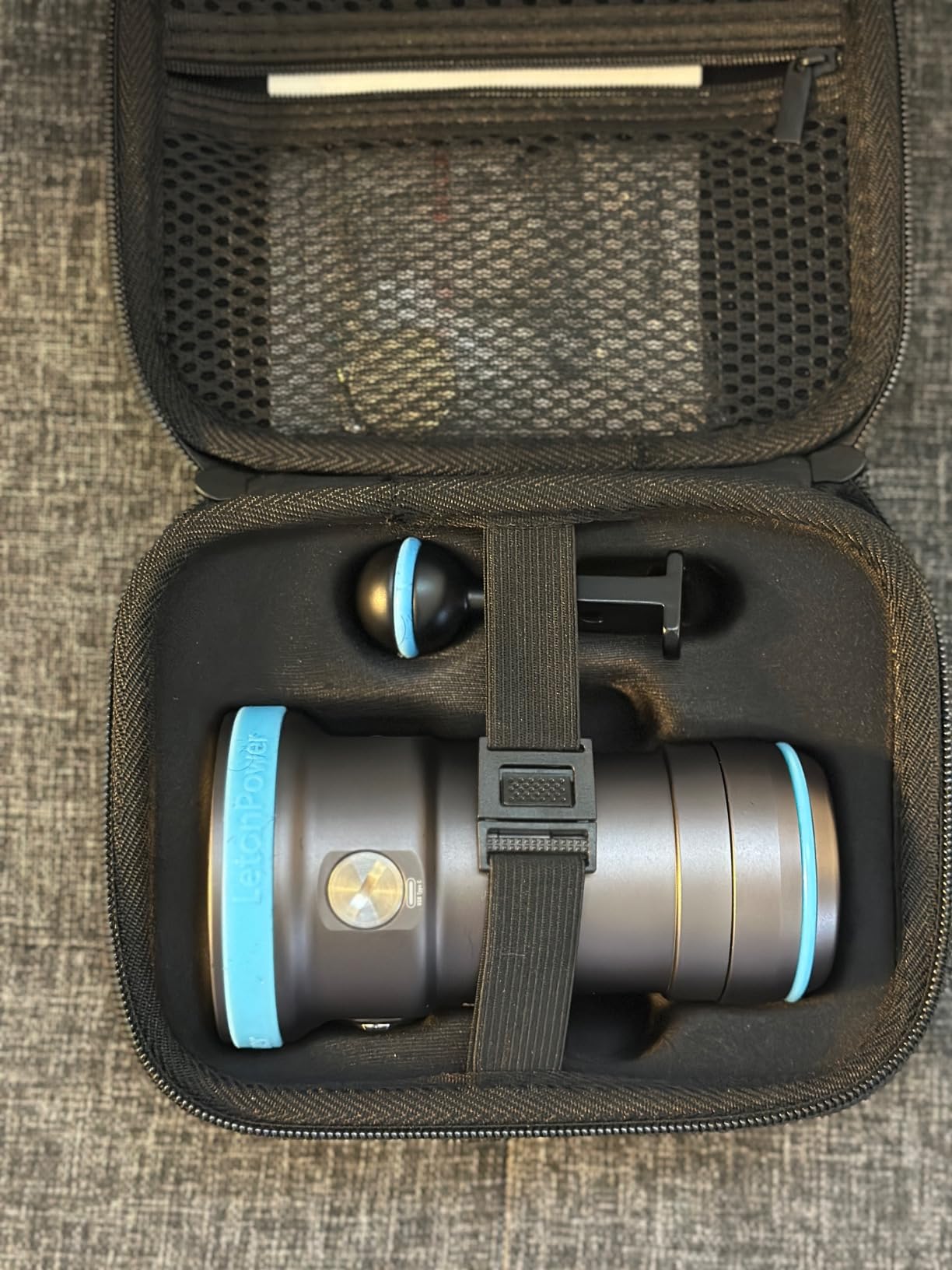 Seal CB 4000 Lumen Dive Light for Underwater Photography, 100m Underwater Video Light 94 CRI with 120 Degree Wide Beam Angle Scuba Flashlight for Professional Dive Photography Fill Light customer photo 1