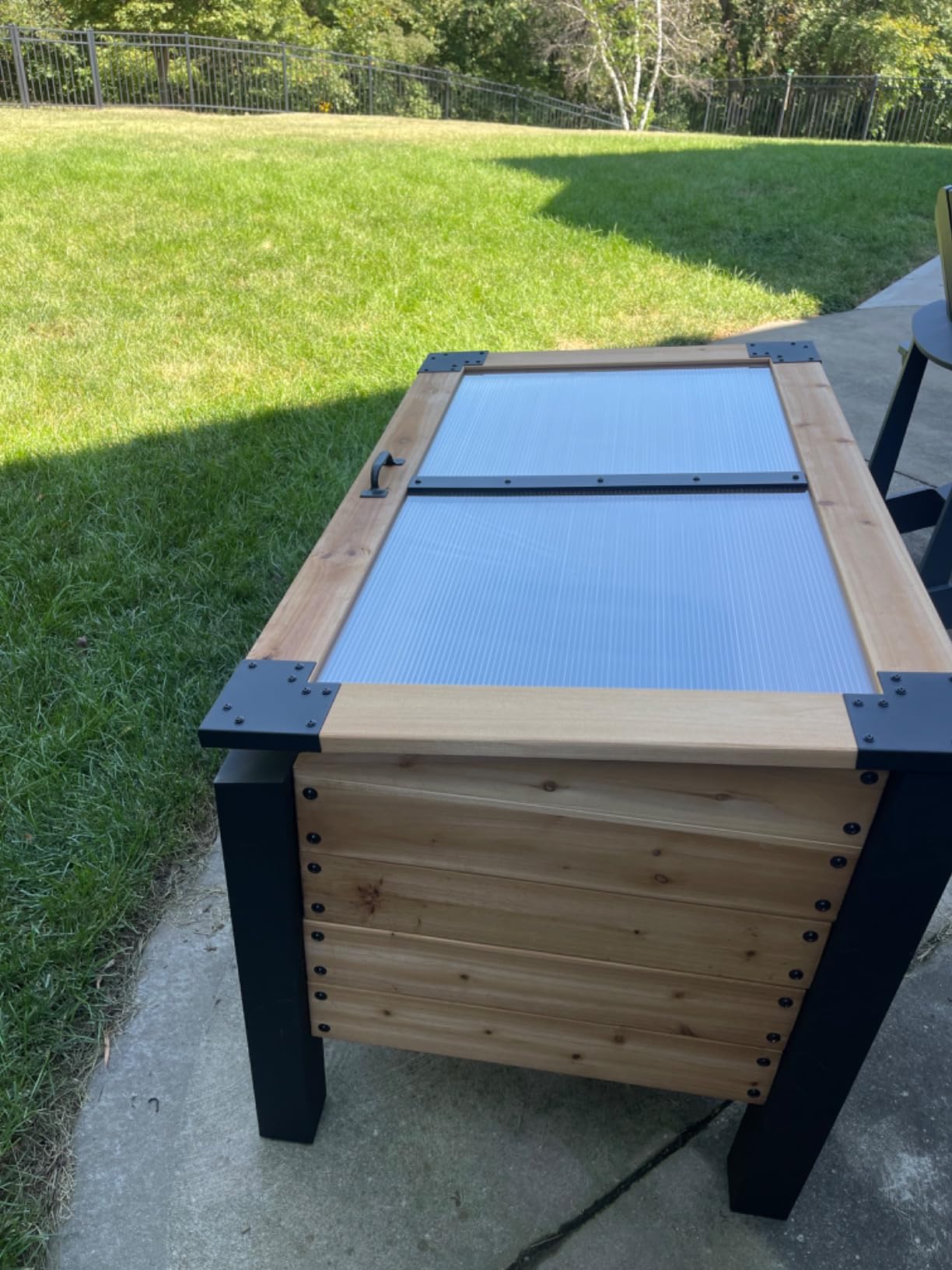 Backyard Discovery Aggie 4' x 2' Cedar Wood Cold Frame Portable Mini Greenhouse, Raised Garden Planter with Temperature-Activated Polycarbonate Lid, Mesh Drainage for Year-Round Outdoor Gardening customer photo 2