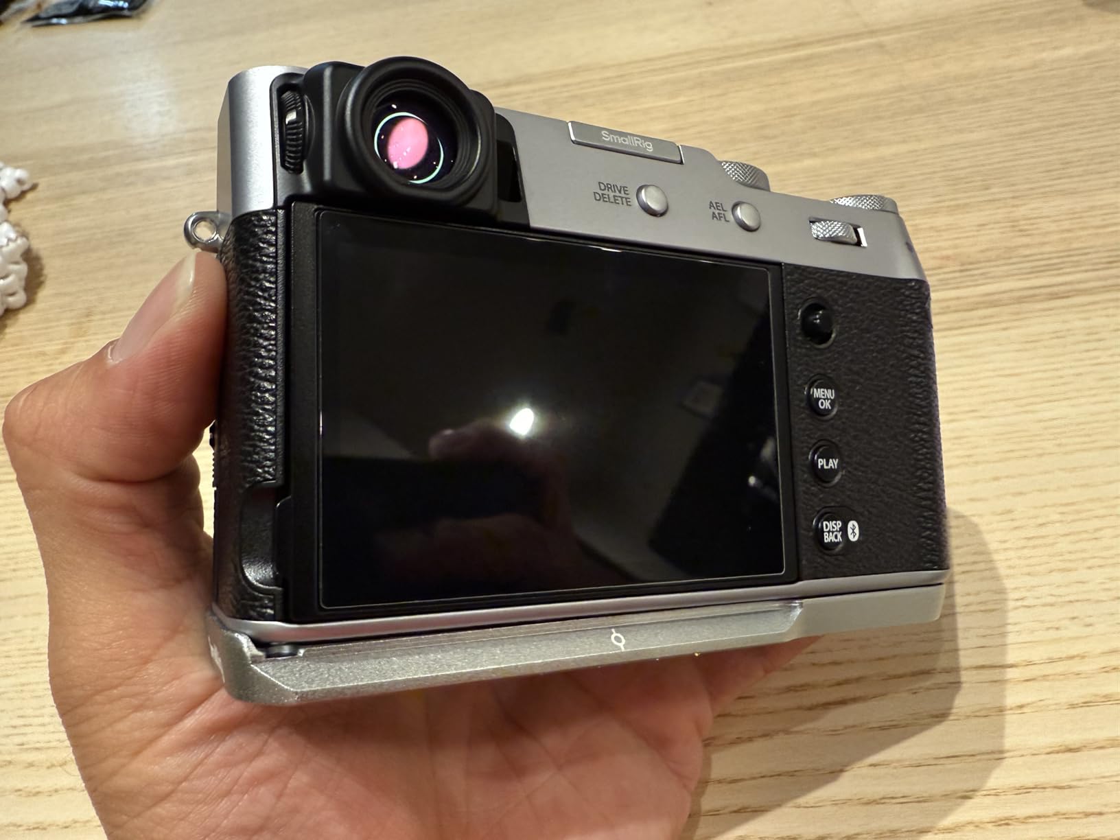 SmallRig X100VI / X100V Handgrip L-Shape Grip with Quick Release Plate for Arca, Silicone Side Handle, Shutter Button (Black) - 4556 customer photo 2