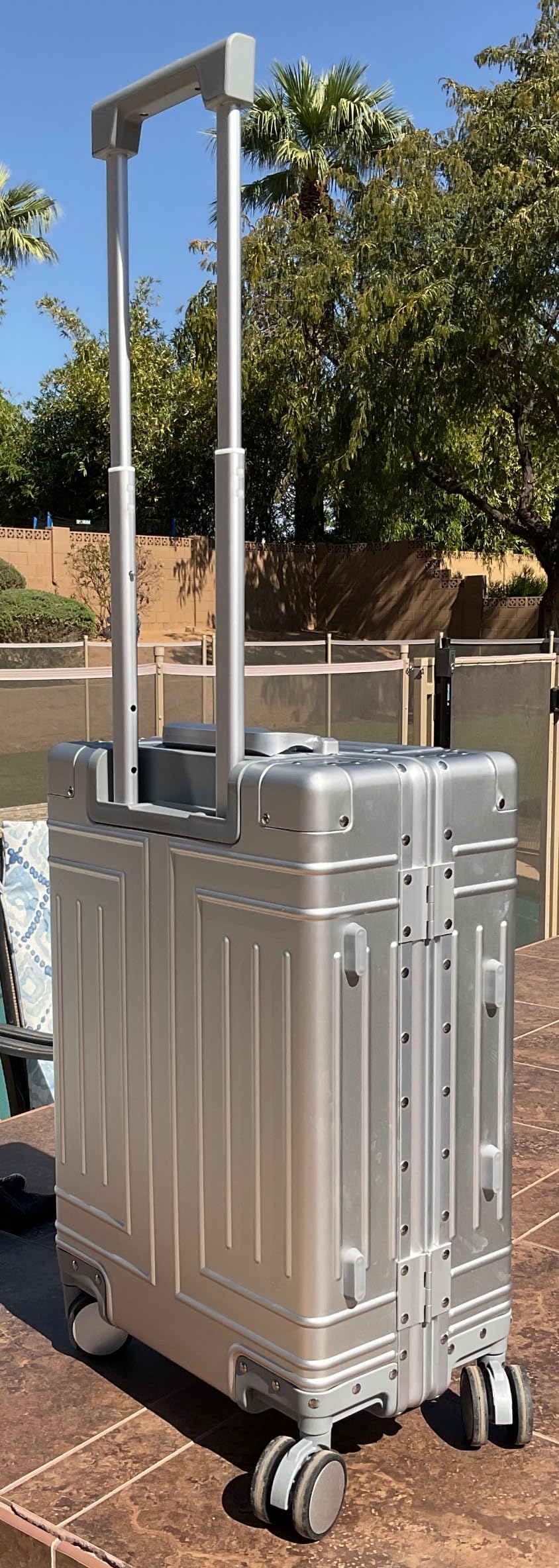 All Aluminum 20'' Luggage with Removable Spinner Wheels,Provide Spare Wheels.Carry on Luggage 22 x 14 x 9 Airline Approved Lightweight Metal Hard Shell Zipperless Suitcase customer photo 2