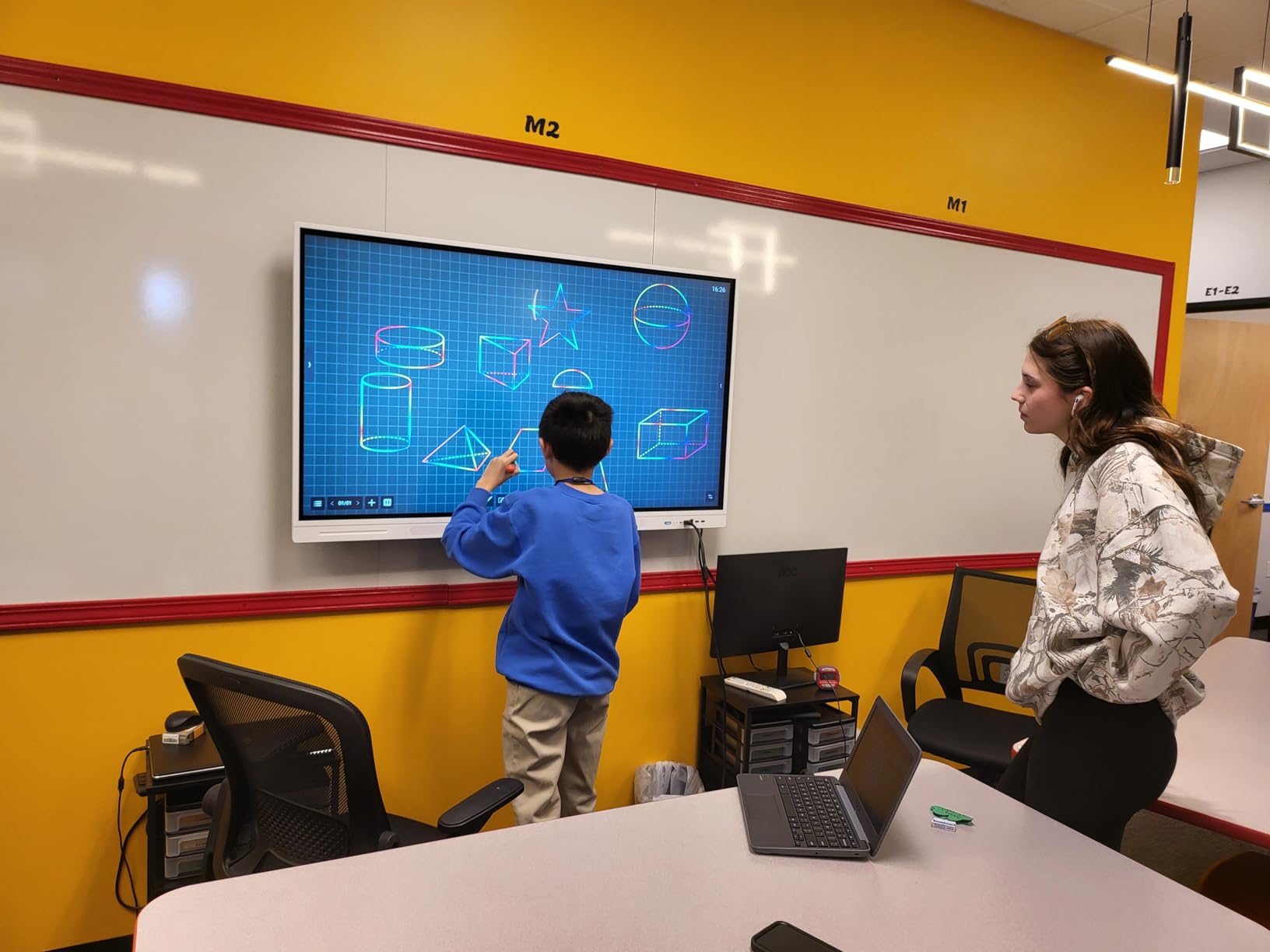 Interactive Smart Board for Classroom, 55