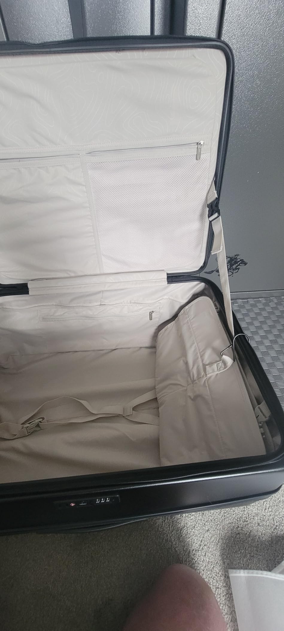 LUGGEX Checked Suitcase with Spinner Wheels, FLO5 Top Opening Expandable Polycarbonate Hard Shell Suitcase with TSA Approved Lock (FX-Core, Black, 28 Inch) customer photo 1