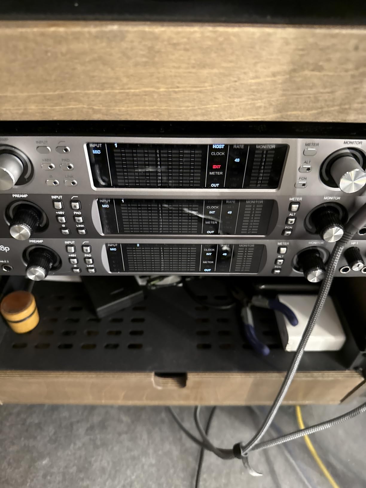 Sound Town DIY Slanted 12U Studio Rack (4U Top + 8U Lower), with 2U Bottom Storage, Slide-Out Tray, Caster, Plywood, Golden Oak for Recording Room, Home Studio (SDRK-ST12T) customer photo 1