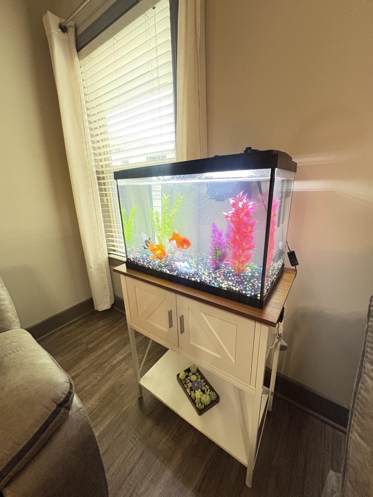 HOOBRO 20 Gallon Fish Tank Stand with Power Outlets and LED Light, Metal Frame Aquarium Stand, Reptile, Turtle Tank Stand with Cabinet Storage, 27.6'' L x 15.7'' W, 300 LBS Capacity, Black customer photo 1