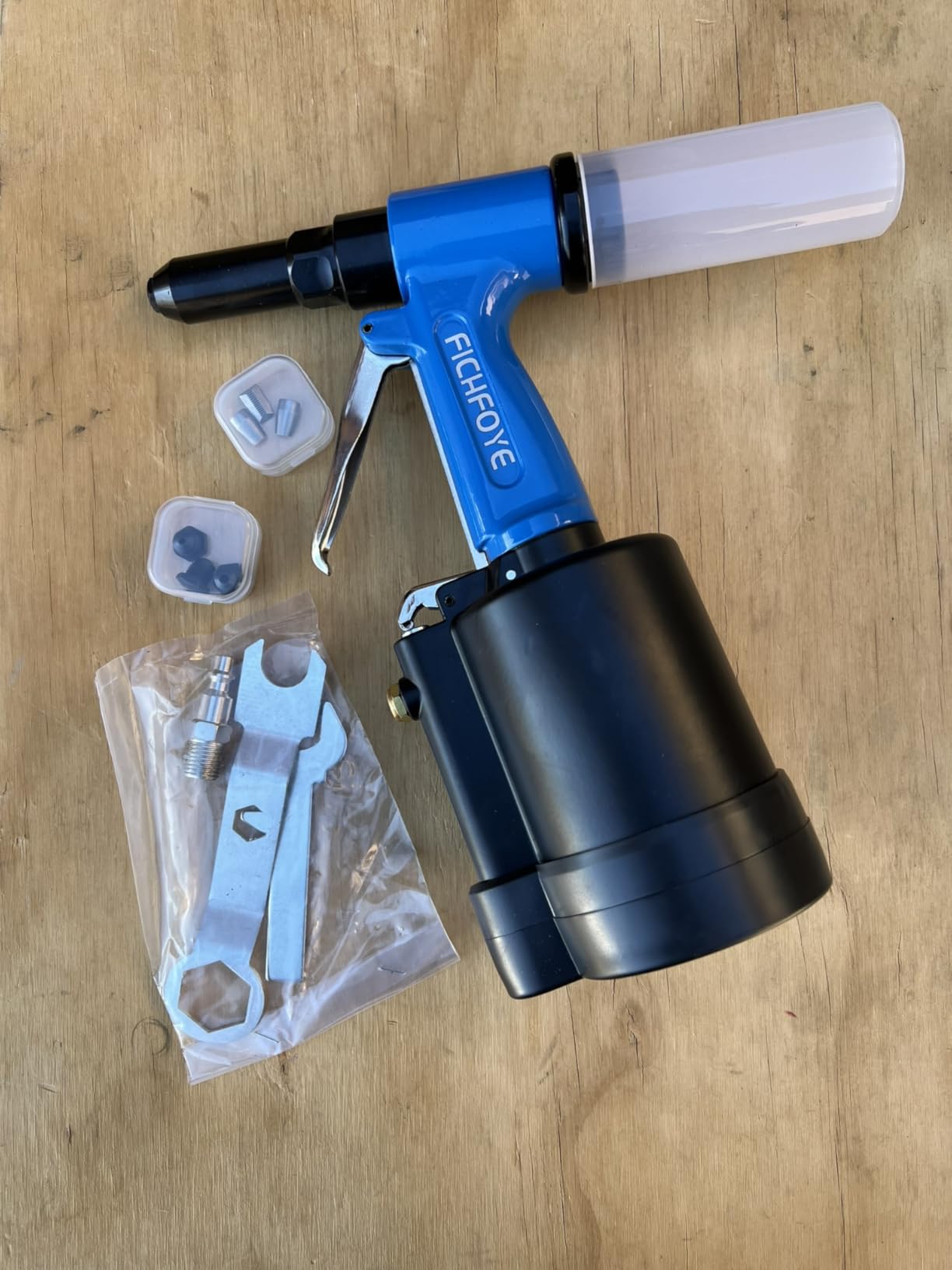 Heavy Duty Pneumatic Rivet Gun with 3/32
