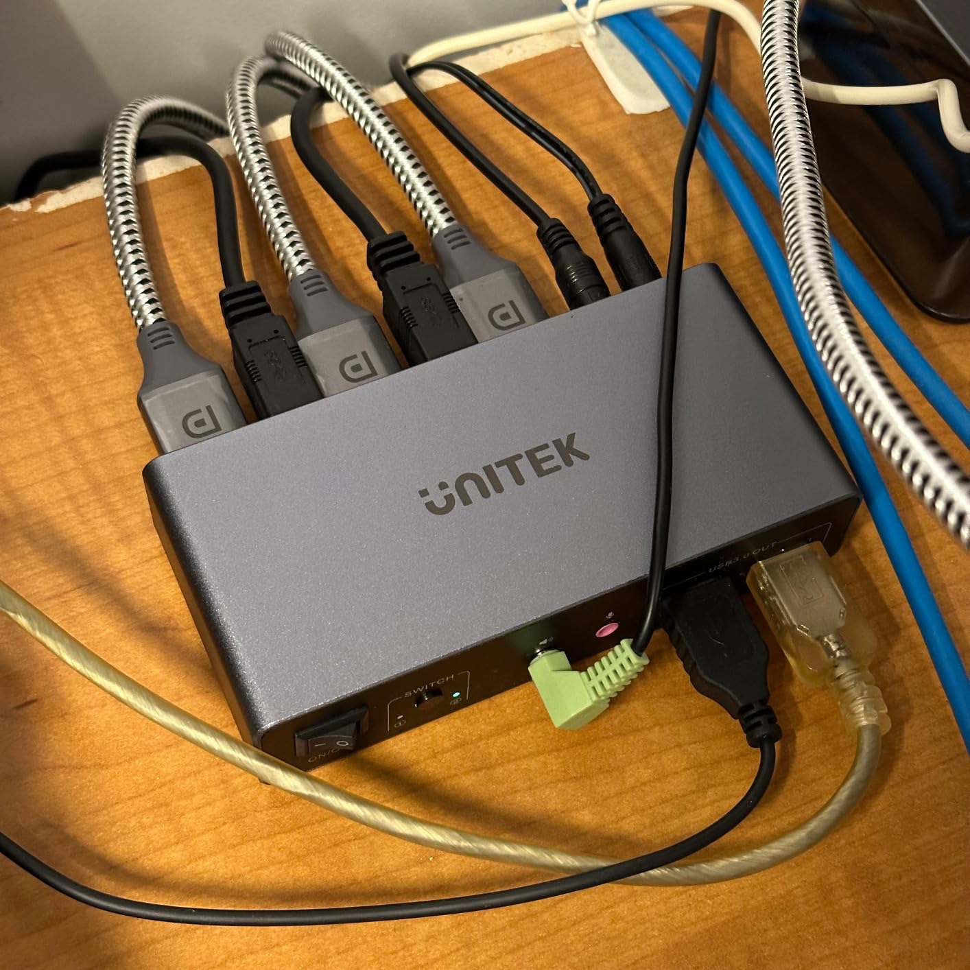 Unitek KVM Switch 2 Monitors 2 Computers HDMI Displayport Dual Monitor 2 PC | 4K@60Hz KVM Switcher 3 USB Ports for Keyboard Mouse Hard Drives Mic Headphone Jack, DC 5V Power Delivery Controller,Aluminum customer photo 2