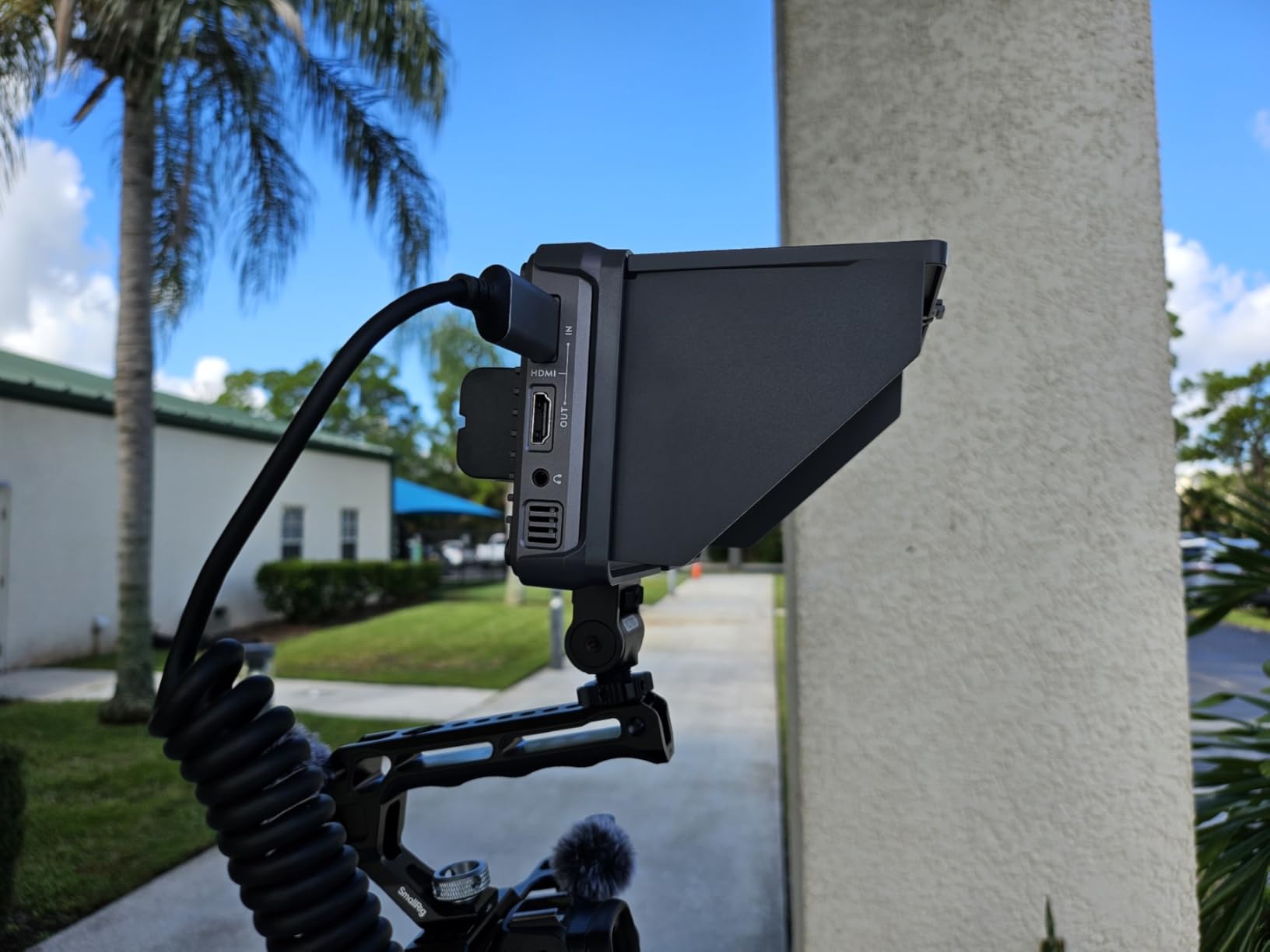 VILTROX DC-X2 6 inch Touchscreen Camera Field Monitor 4K HDMI Video Monitor with Sunshade Hood 2000nits 160°Wide View Angle 1920X1080 3D LUT Peaking Focus Assist customer photo 1