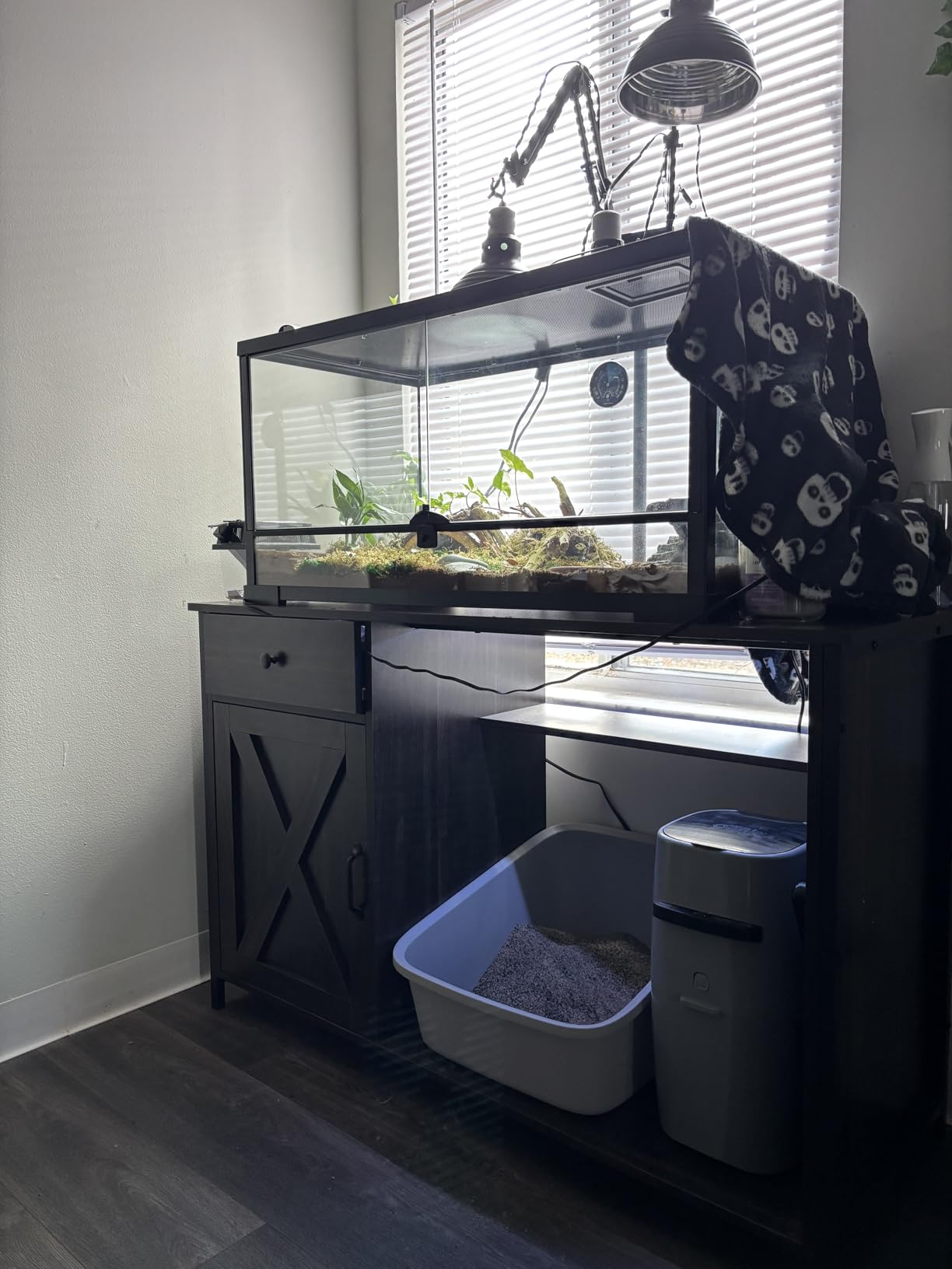 4ever2buy 55-75 Gallon Fish Tank Stand with Power Outlets, LED Light, Heavy Duty Aquarium Stand with Cabinet for Fish Tank Accessories Storage, 1100LBS, Oak customer photo 2