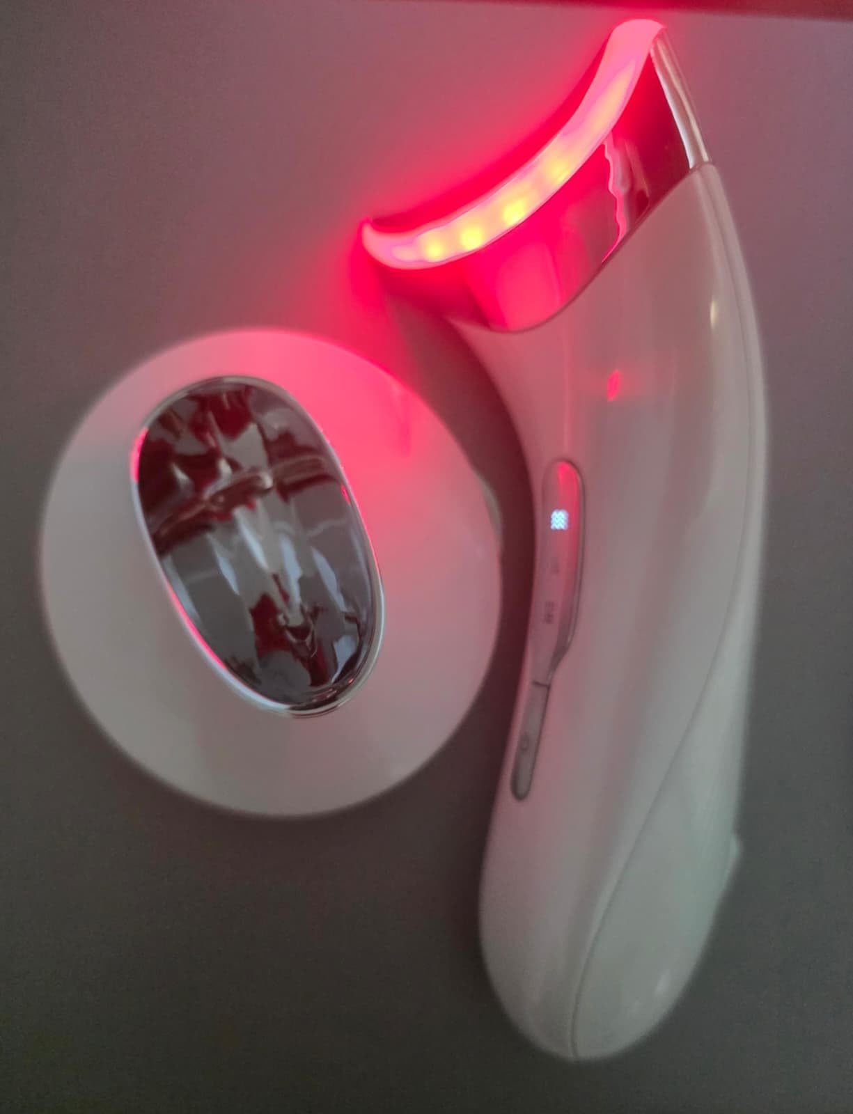 Dopsikn 7 Color Galvanic Machines - Red Light Therapy for Face and Neck, Face Massager Tool for Wrinkles, Double Chin, Vibrating Facial Massager with Thermals, White customer photo 2