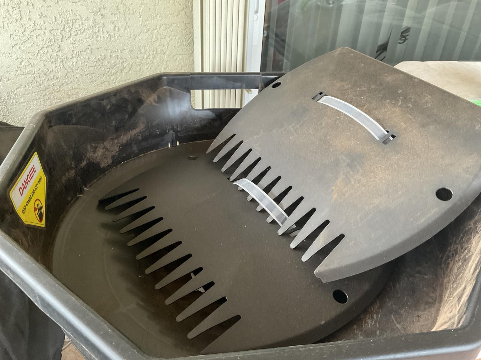 GreenSweep XL Bladeless Leaf Shredder & Mulcher | Powerful 15 Amp, 9,000RPM Motor for 18:1 Reduction Ratio customer photo 2