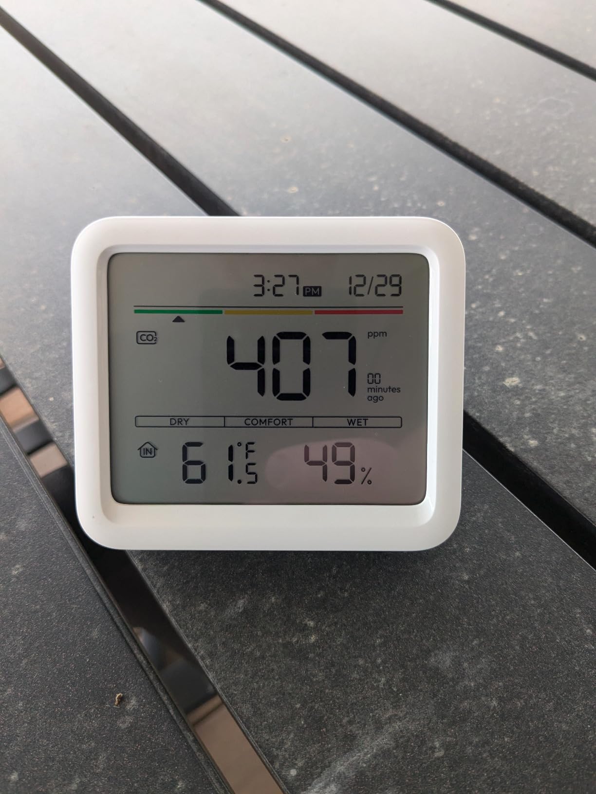 SwitchBot CO2 Detector, Air Quality Monitor Indoor, CO2 Monitor for CO2/TEMP/Humidity, Portable Carbon Dioxide Detector for Home/Car/Office/Greenhouse customer photo 1