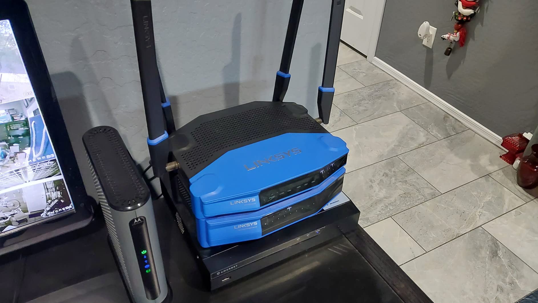 TP-Link Tri-Band AXE5400 Wi-Fi 6E Gaming Router 6-Stream, Archer GXE75 | 5.4 Gbps, 1x2.5G + 4x1G Ports, USB 3.0, Exclusive Acceleration, Gaming Port & Panel, RGB Lighting, EasyMesh, HomeShield customer photo 2