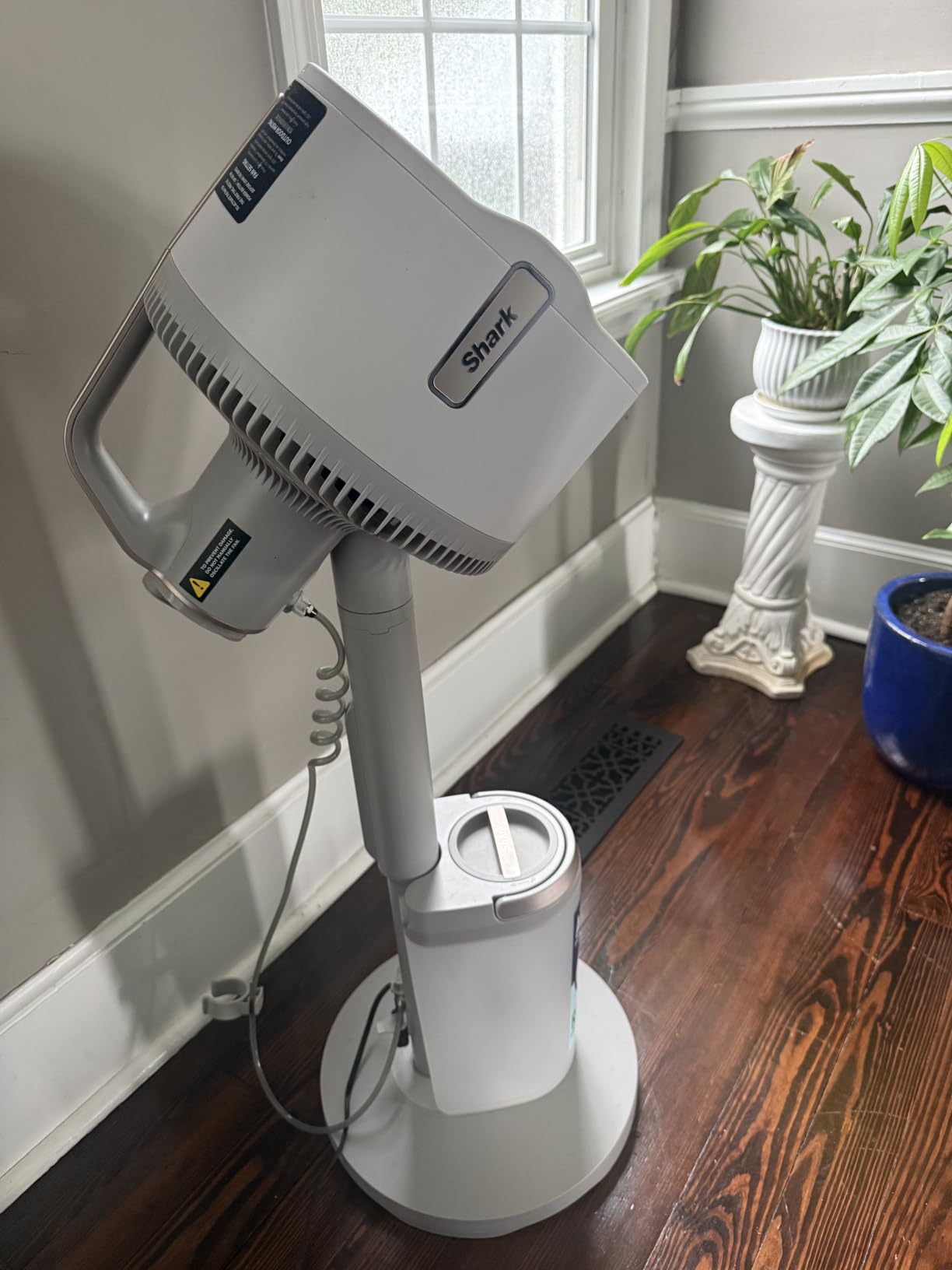Shark FlexBreeze Pro Mist 2-in-1 Fan with Integrated Mist, Charcoal, FA302 | Corded/Cordless, Pedestal to Tabletop, up to 24-Hr Battery, up to 70 Ft of Power, 5 Speeds, with Integrated Misting Tank customer photo 2