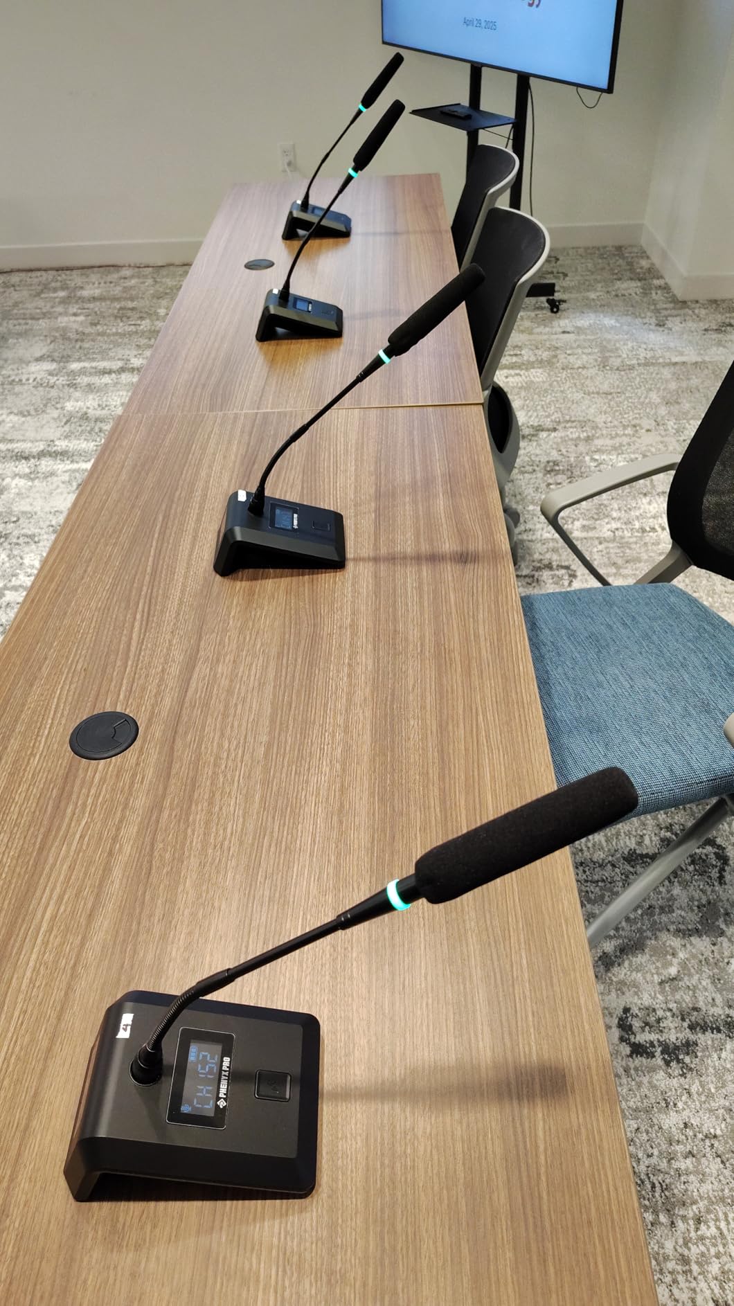Phenyx Pro 4-Channel Auto Scan Wireless Conference Microphone System PTC-4 | 4 x 50 Frequencies, 328 ft Range, IR Sync, 4 Gooseneck Mics for Lectures, Church, Meeting, Conference Rooms, Public Speaking customer photo 1