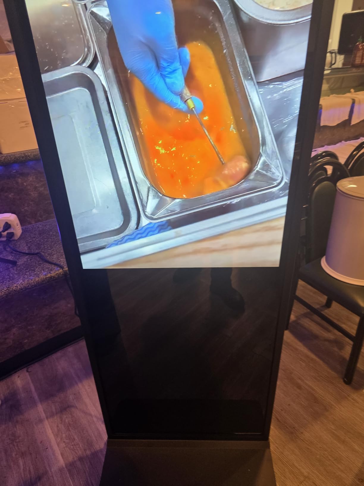32/43/55/65 Inch Digital Signage Display, LCD Screen Advertising Display Kiosk Interactive Totem Floor Standing Auto AD Player with USB/HDMI/WiFi Android OS (32'' Touch Screen) customer photo 2