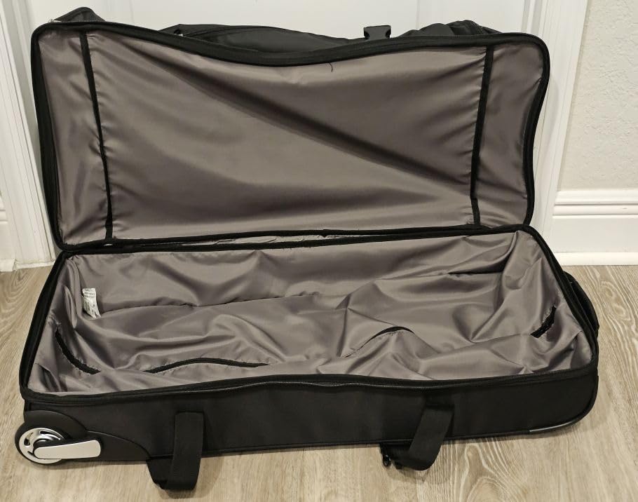 Amazon Essentials Wheeled Rolling Duffel Bag, 30-Inch (76.2 cm) Checked-Size, Expandable, Shoe Compartment, Telescoping Handle, Black customer photo 1