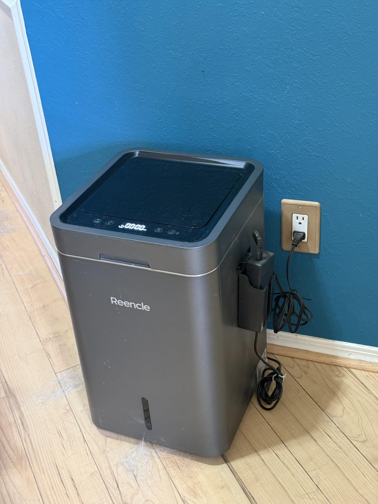 Reencle Gravity Electric Composter - 22L Kitchen Composter - Decomposes 3.3 lbs Daily, Odorless & Quiet Indoor Composting, Rapid Decomposition with All-new Compost Starter 2.0 + Booster Pack (Silver) customer photo 2