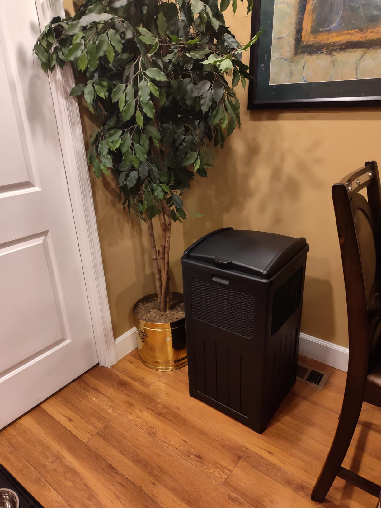 Greesum 33 Gallon Outdoor Trash Can with Lid, Waterproof, Dark Black | Resin Garbage Bin, UV-resistant for Hideaway, Patio, Deck customer photo 1
