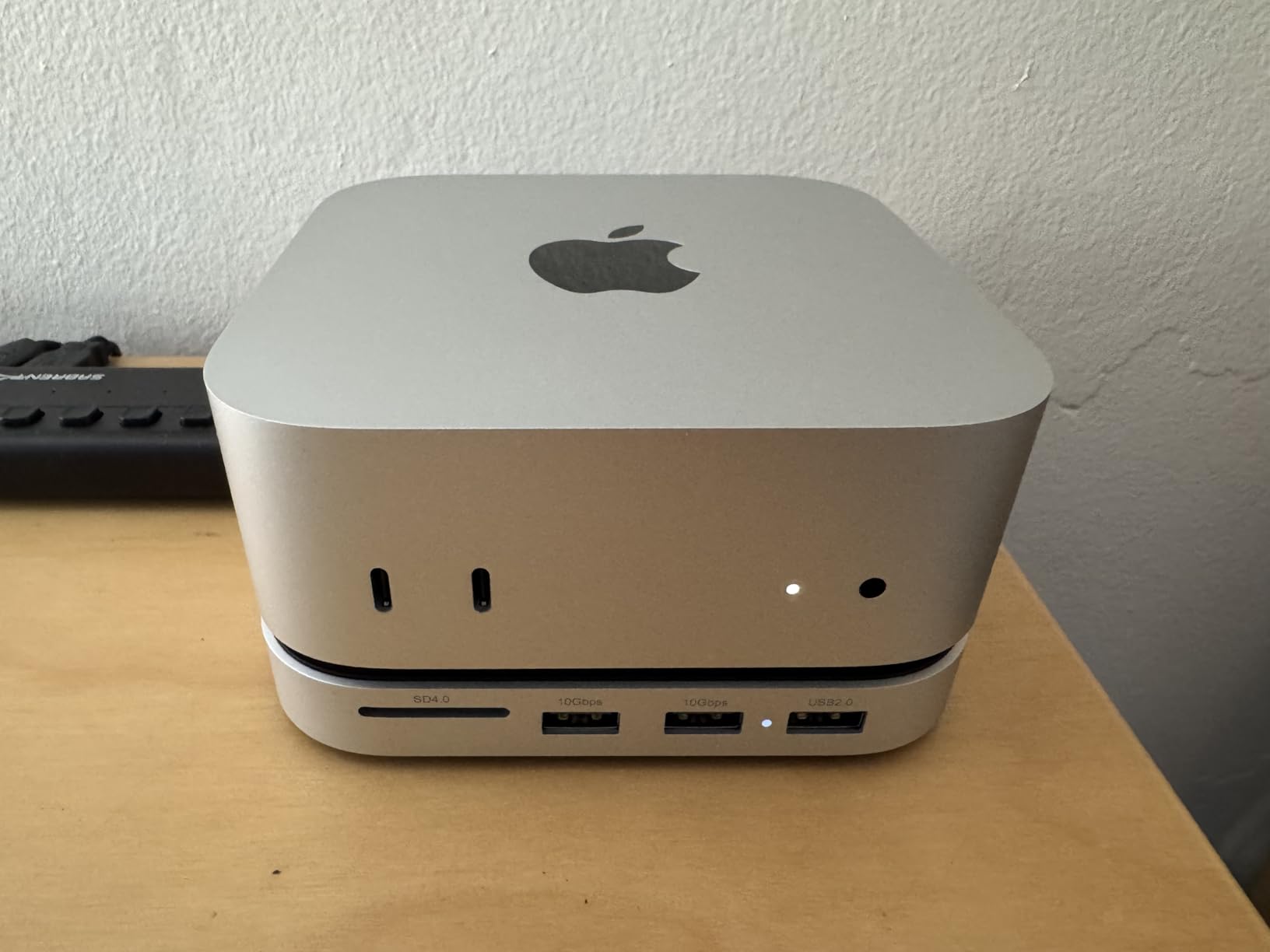 Satechi Mac mini M4 Hub & Stand with NVMe SSD Enclosure, Silver | 2 USB-A ports up to 10 Gbps, USB-A data port, SD card reader, optimized self-cooling customer photo 2