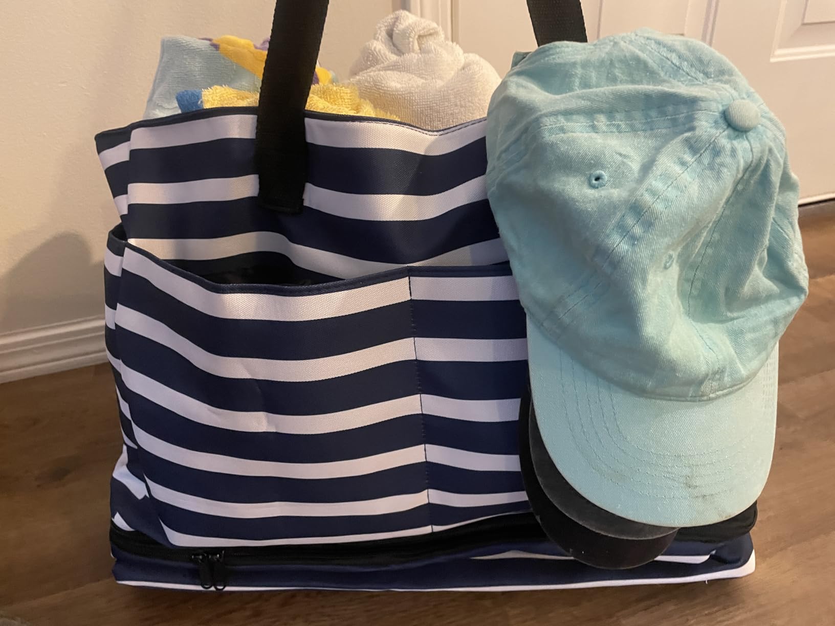 ISEYOU Beach Bag with Cooler, 49L Large Waterproof Sandproof Tote with Zipper, Foldable Travel Bag for Beach, Pool, Picnic customer photo 1