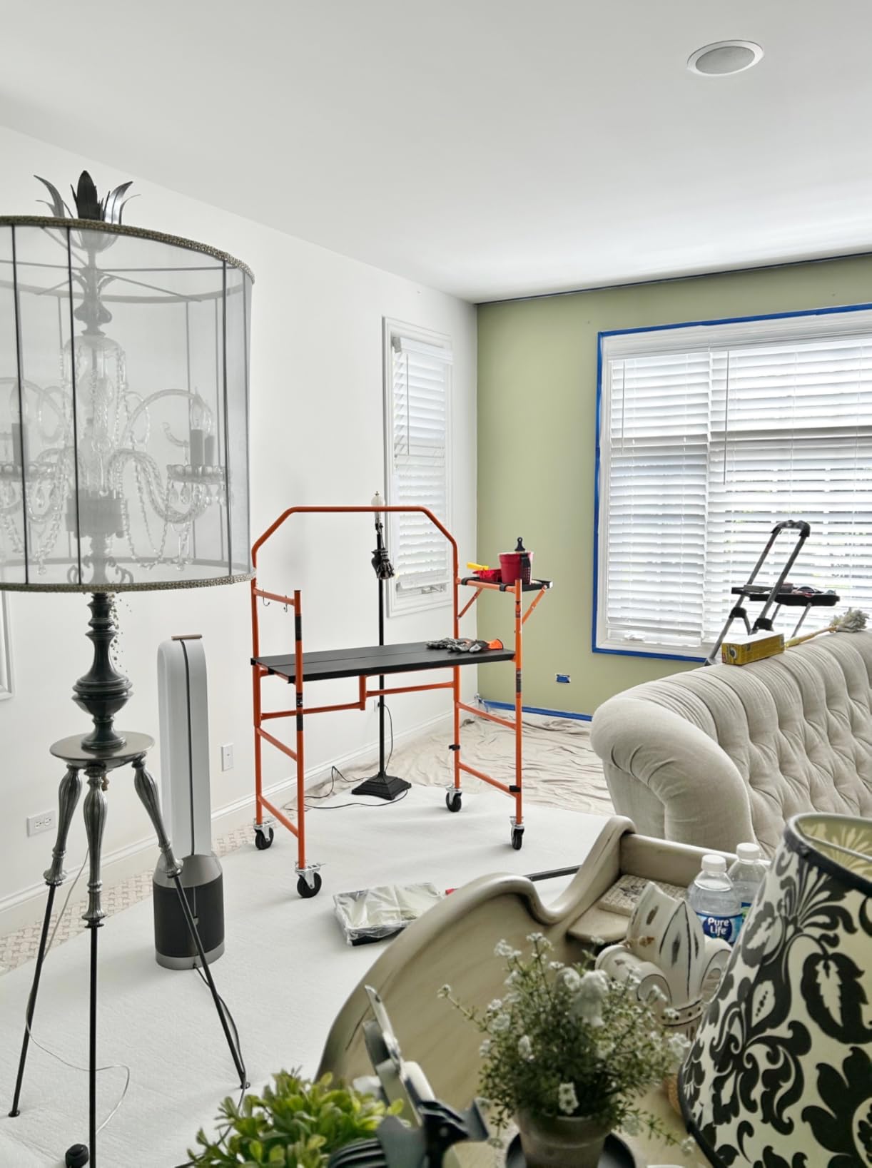 WEN 4-Foot Portable Rolling Scaffolding, 500-Pound-Capacity with Foldable Design, Safety Rail and Tool Shelf (31107) customer photo 1