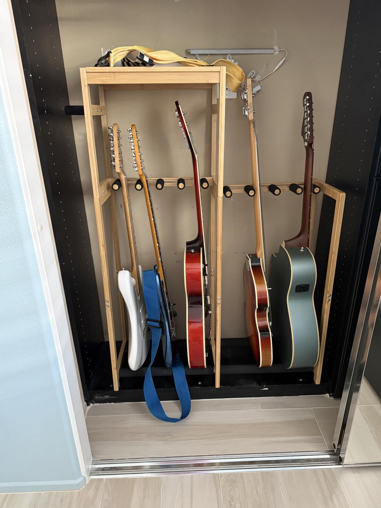 Amazer Guitar Stand, Guitar Rack for Acoustic, Bass, Electric Guitar, Multi Guitar Display Stand Adjustable Bamboo Guitars Holder, Multiple Guitar Stands Floor, for Home Music Studio customer photo 1