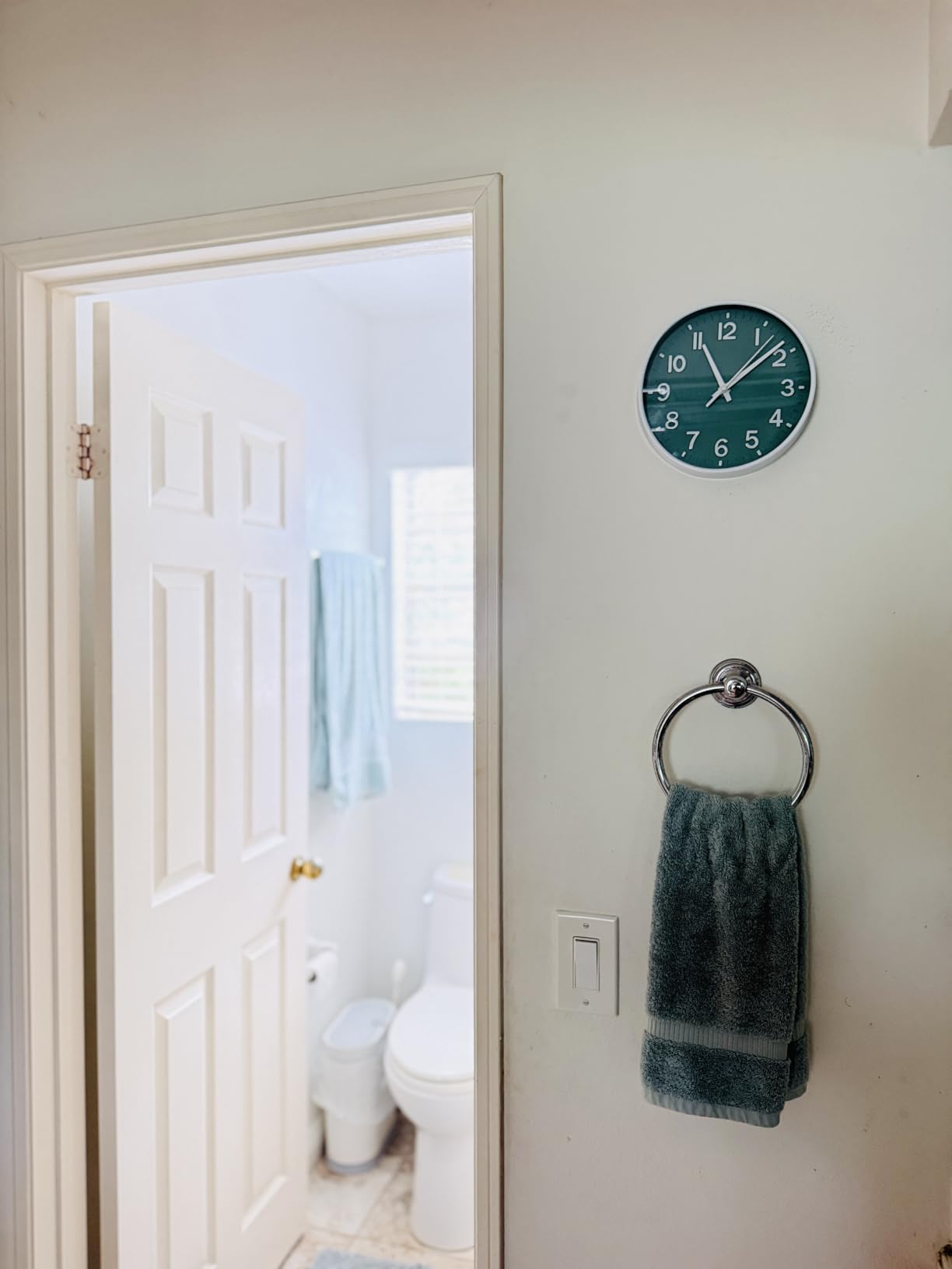 HZDHCLH Wall Clocks Battery Operated, 8 Inch Wall Clock Gray, Silent Non Ticking Modern 3D Numbers for Kitchen Bedroom Living Room Office Classroom Decor customer photo 1
