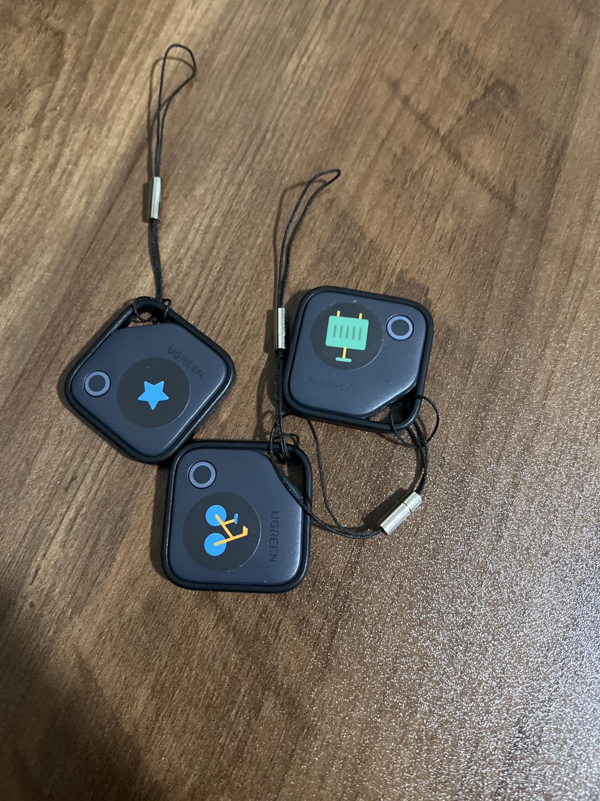 UGREEN FineTrack Air Tracker Tags (iOS Only) 4 Pack Key Finder | Bluetooth Tracker 2-Year Replaceable Battery Compatible with Apple Find My for Keys, Luggage [Apple Find My Certified] customer photo 1