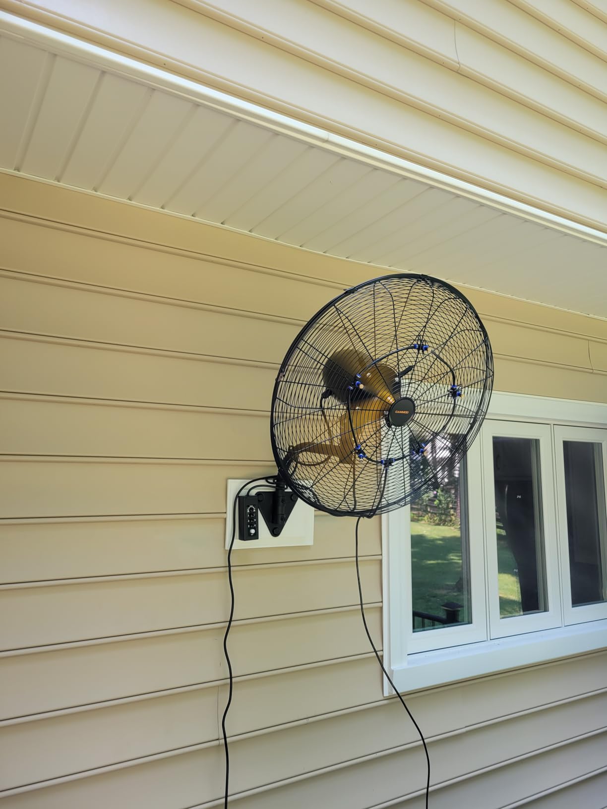 CAMMOO 24 Inch Wall Mount Fan Oscillating Misting with 600D Oxford Cover, Wired Remote, IP44 Outdoor customer photo 1