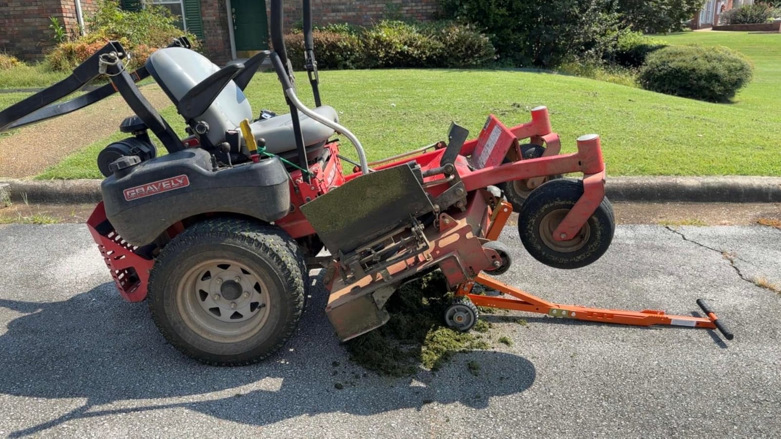 Lawn Mower Jack, 800 lb Capacity Zero Turn Mower Lift, Orange customer photo 2