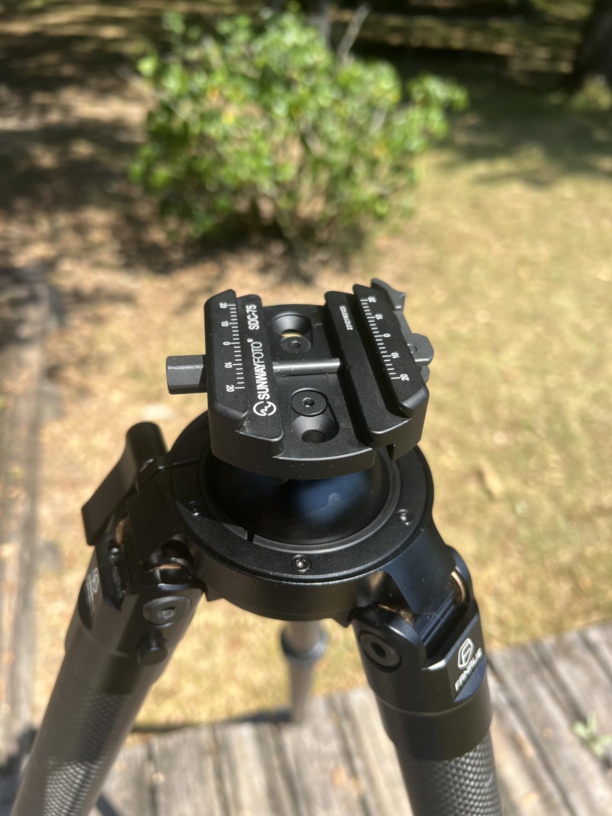 FANAUE Carbon Fiber Tripod for Shooting for Arca Swiss Quick Release Plate, Hands-Free Operation, Suitable for Hunting, Shooting and Outdoor Activities - HTC-4030-65 customer photo 2