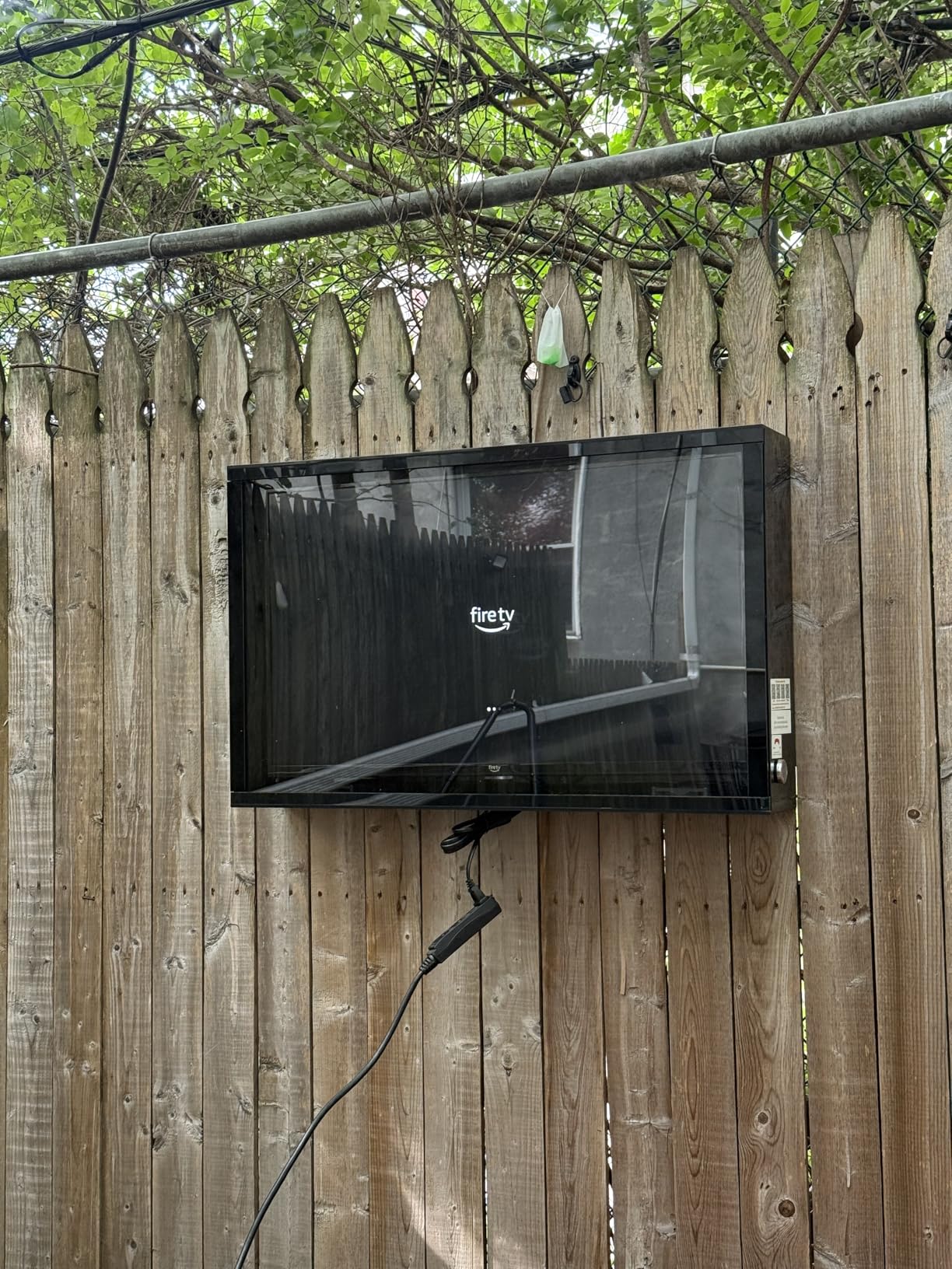50-55 inch Weatherproof Outdoor TV Cover with Lock, Hard and Durable, Clear Dust-proof Television Enclosure for Outside, Adjustable TV Wall Mount Bracket Included customer photo 1