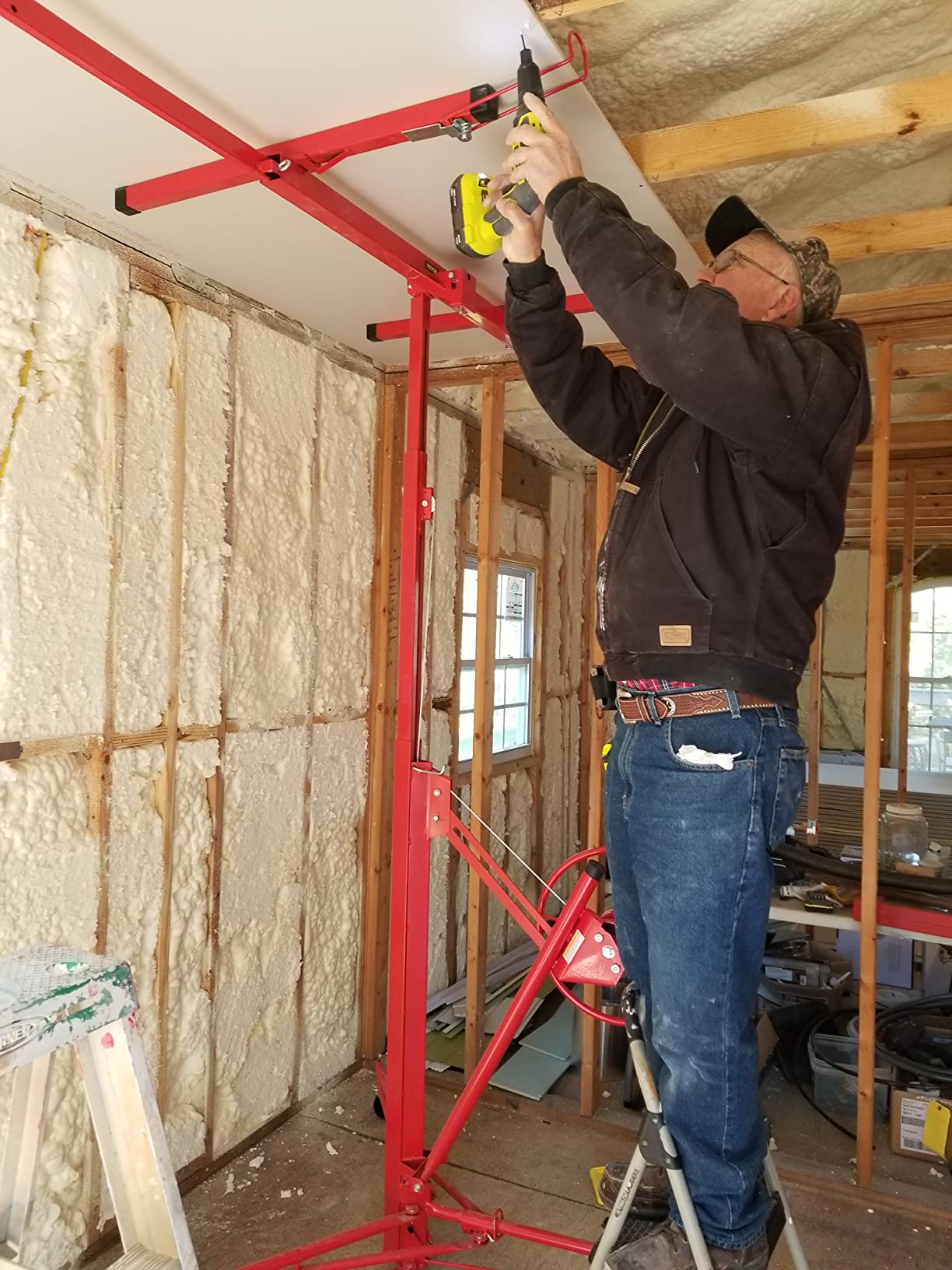 VEVOR 11ft Drywall Lift, Heavy-Duty 150 lbs Sheetrock Hoist with Adjustable Telescoping Arm, Lockable Wheels, Drywall Lifter Panel Jack Hoist Tools Ideal for Ceiling & Wall Installation (Black) customer photo 1