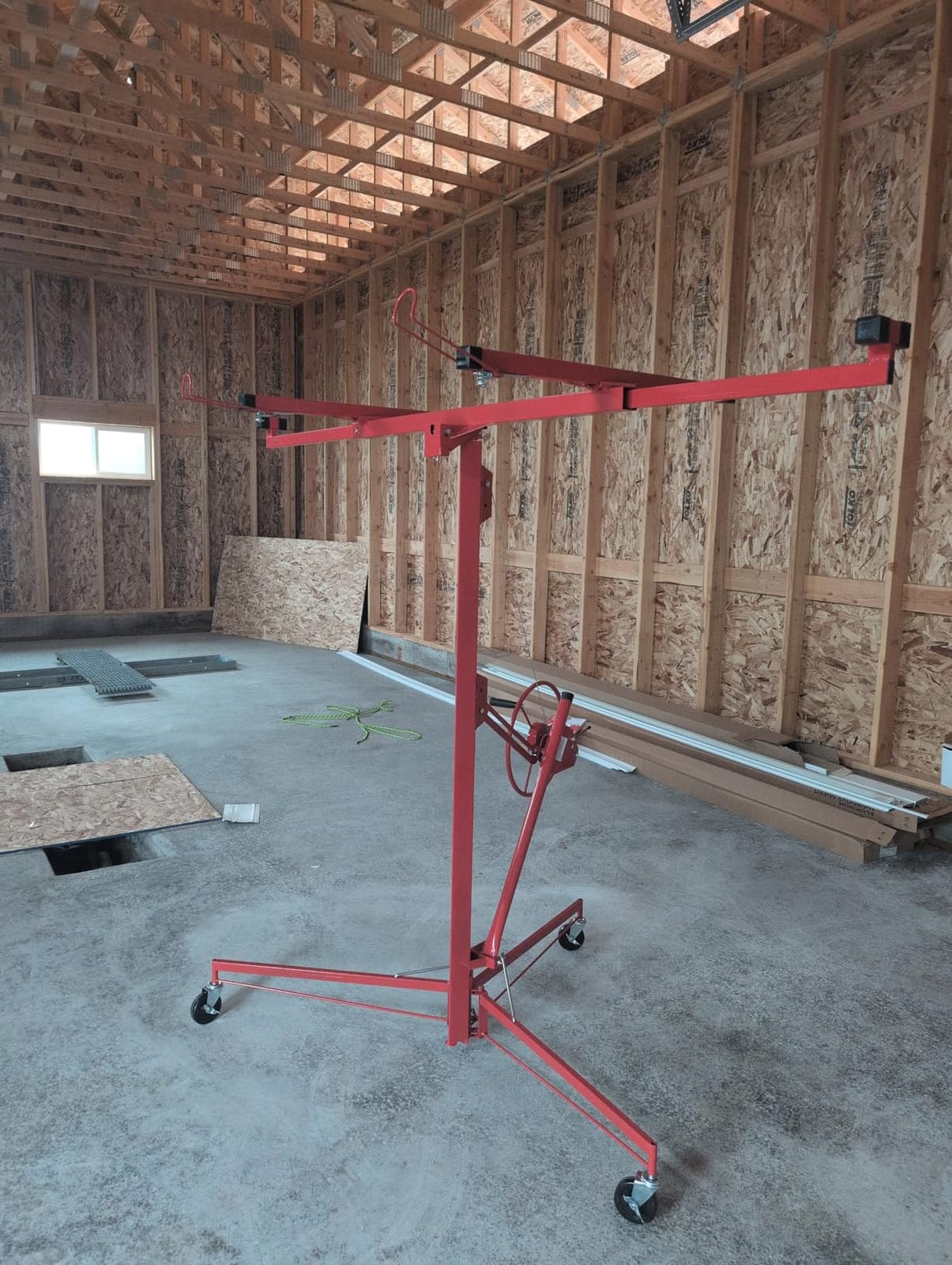 VEVOR 11ft Drywall Lift, Heavy-Duty 150 lbs Sheetrock Hoist with Adjustable Telescoping Arm, Lockable Wheels, Drywall Lifter Panel Jack Hoist Tools Ideal for Ceiling & Wall Installation (Black) customer photo 2
