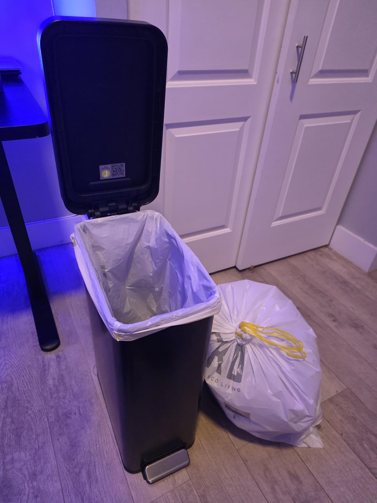 EKO Hudson Slim 50L / 13.2 Gallon Kitchen Trash Can with Lid, Stainless Steel Step Garbage Can for Kitchen or Home, Space-Saving Garbage Can with Soft Close Lid, Stay-Open, Liner Ring, Handle customer photo 1