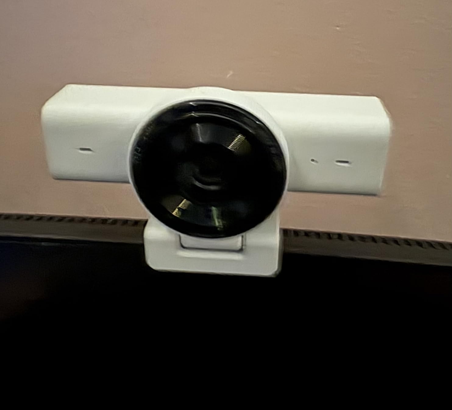 Razer Kiyo V2 X Webcam for Streaming and Meetings, 1440p 60 FPS, AI Powered Auto-Framing, Built-in Microphone, Ultrawide Angle Lens, Privacy Cover customer photo 1