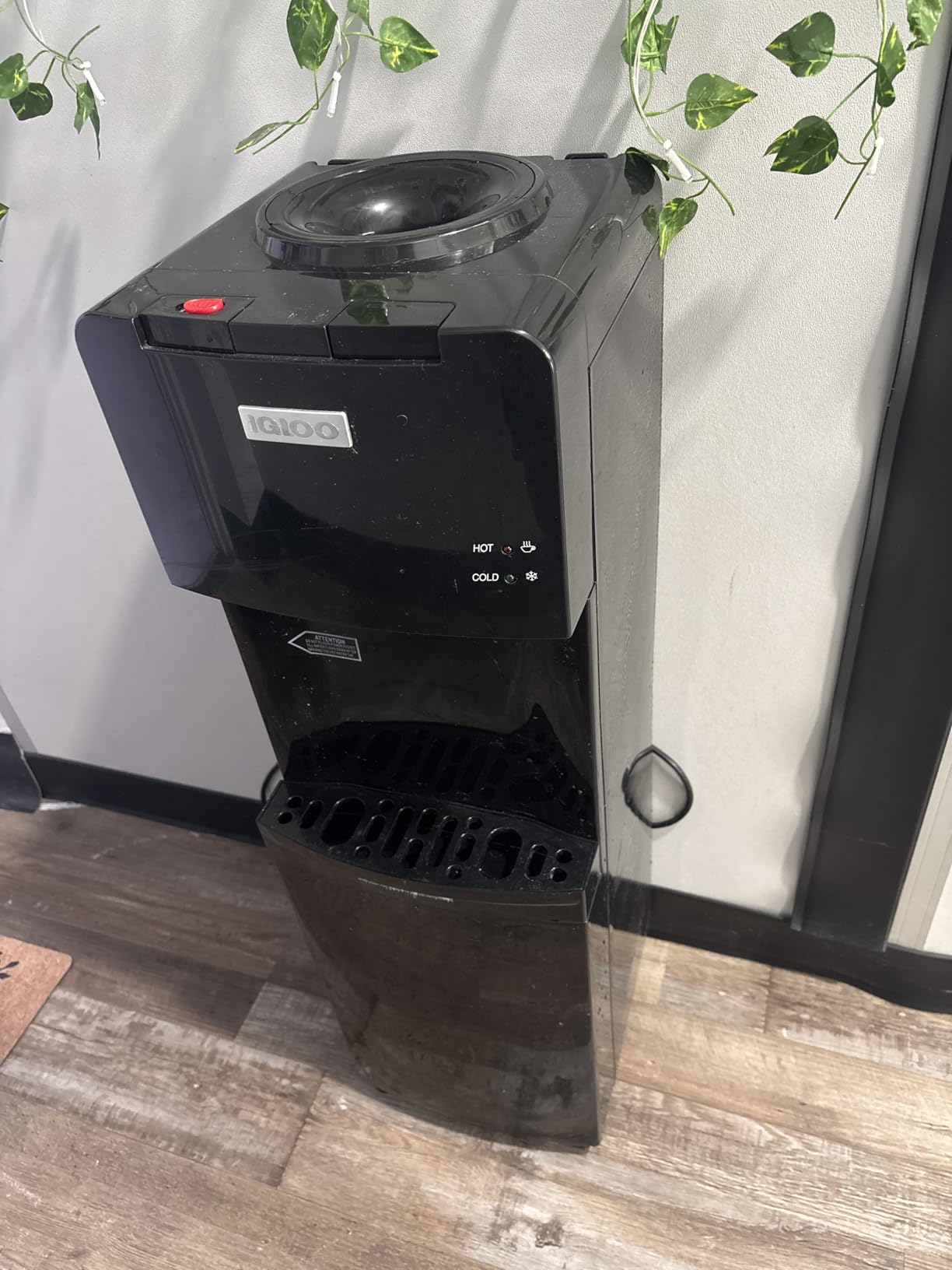 Igloo Top Loading Water Cooler with Removable Drip Tray & Energy-Saving Features - Water Tower with Hot, Cold Temperature Settings - Water Dispenser Fits 3 & 5-Gallon Jugs with Child Safety Lock - Black customer photo 1