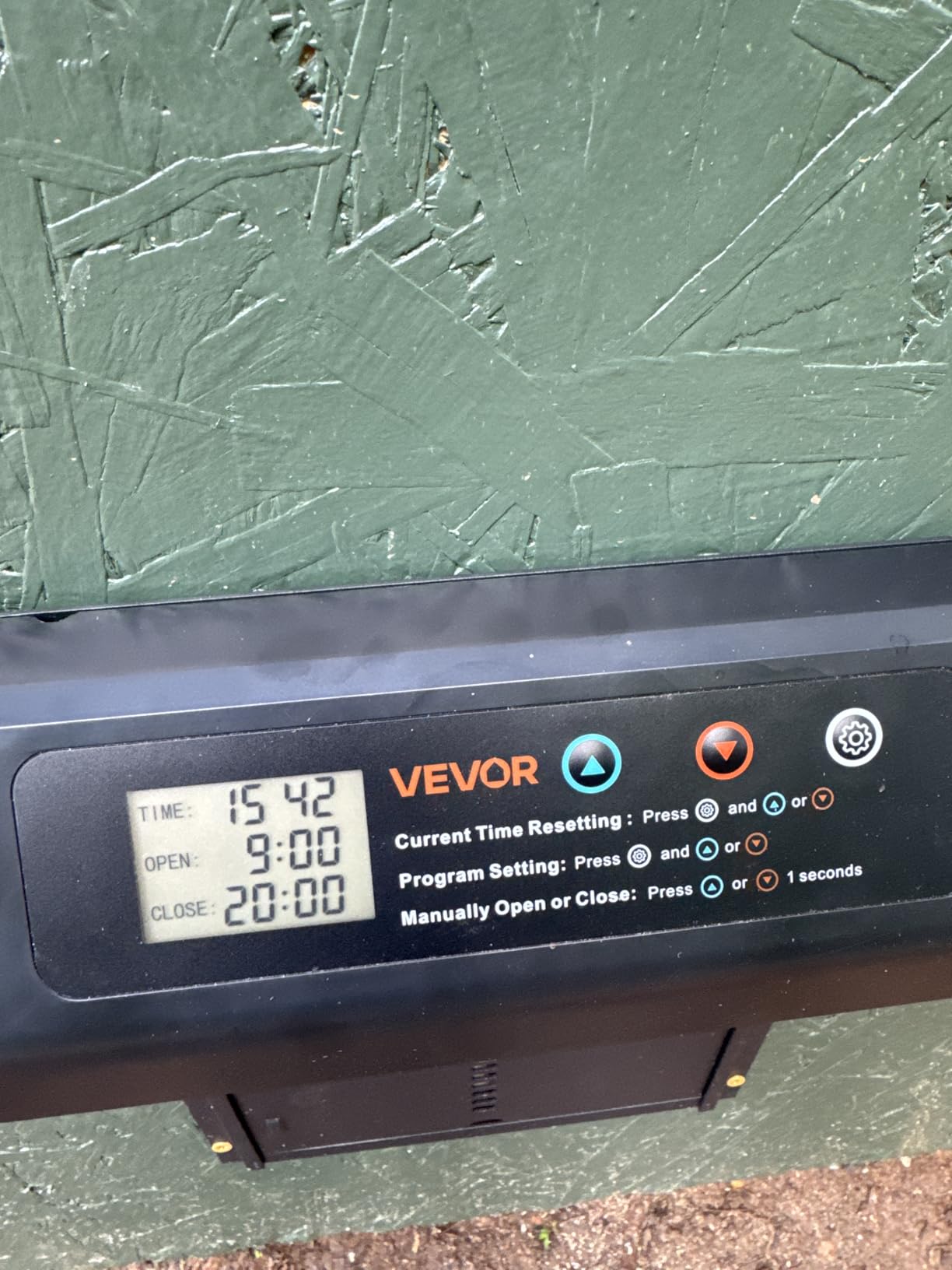 VEVOR Automatic Chicken Coop Door, Battery Powered with Timer & Manual Setting, Anti-Pinch Security, Durable Aluminum Alloy, Waterproof customer photo 1