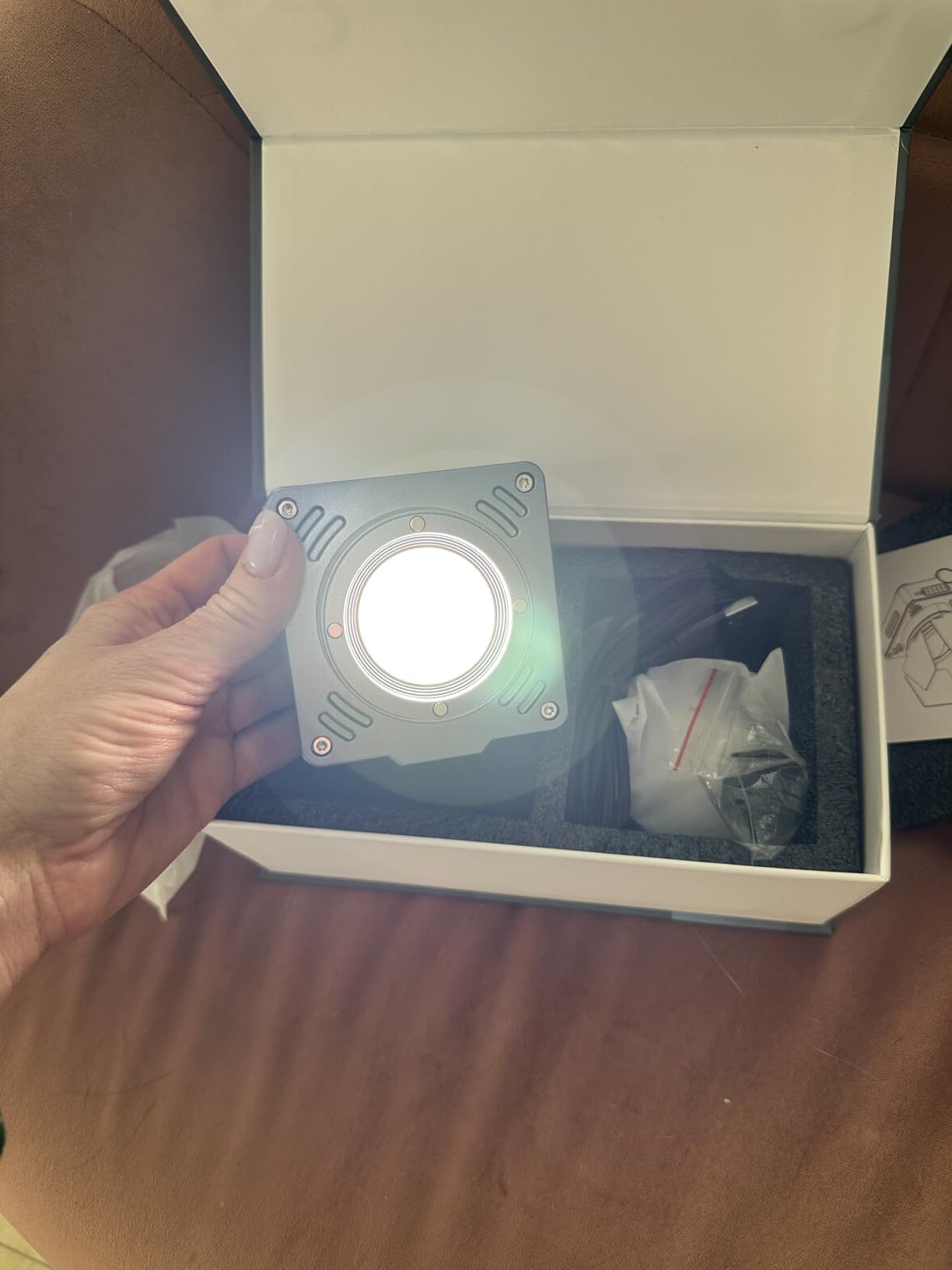 COB LED Video Light, Handheld Bi Color Photography Lighting with 5000 mAh Rechargeable Battery, 2700K-6500K CRI 95+, 12 Effects, Fill Light for Portrait Photo, Vlog, Video Recording, Live Streaming customer photo 2