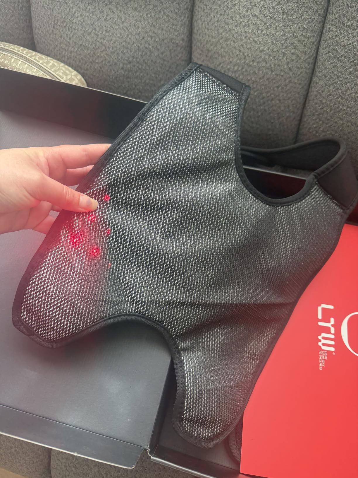 LTW Knee Massager with Heat and Red Light, Cordless Heated Knee Brace with 3 Heat/3 Vibration/5 Light Levels, 72 Red Lights with 660nm & 850nm, 5000mAh Massager for Knee Elbow Shoulder customer photo 1