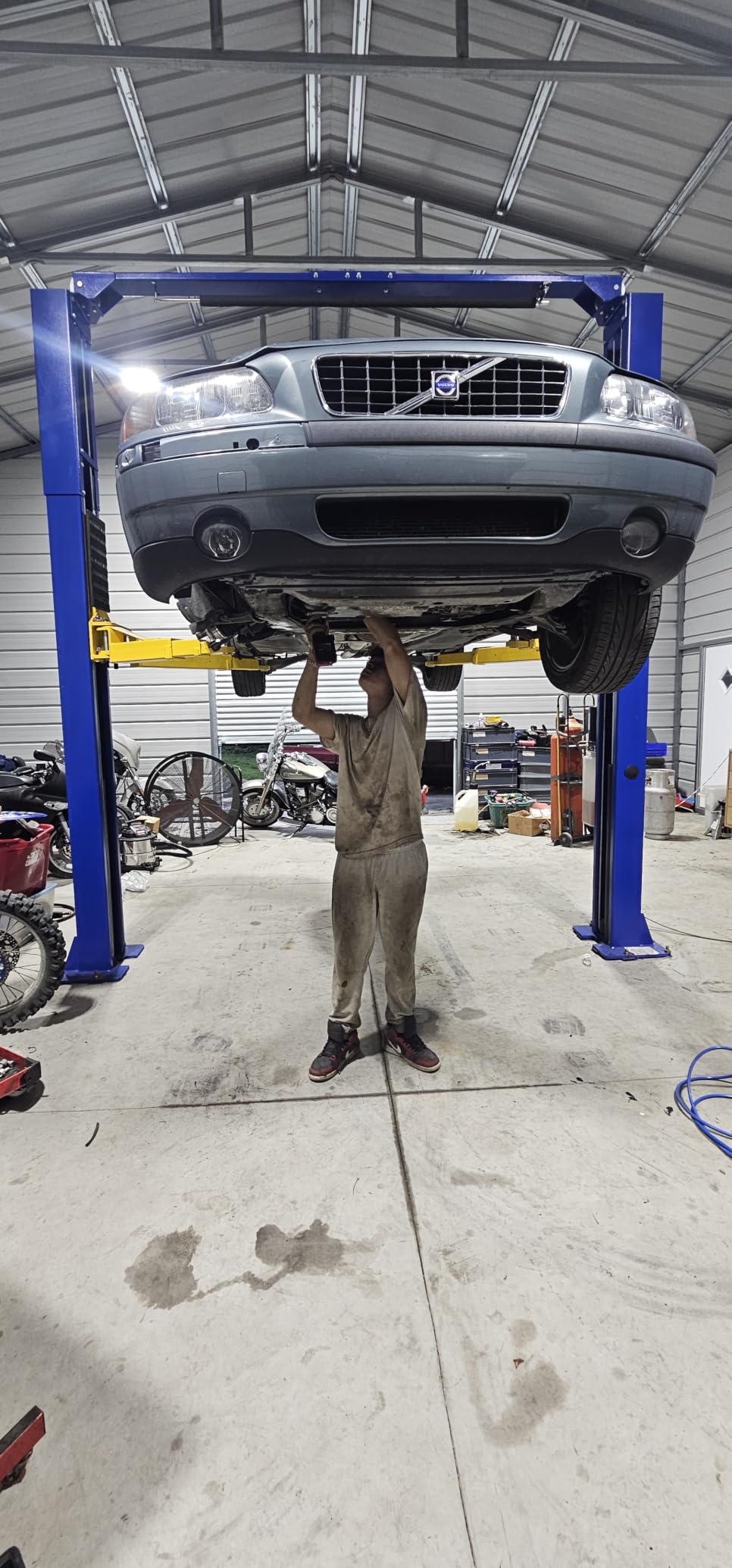 BILT HARD Two Post Car Lift 10000 LBS Capacity, 3HP 1PH Clearfloor Automotive Vehicle Lifts with Single Point Release, 4.5Ton 2 Post Overhead Auto Truck Tractor Lift 220V 60HZ customer photo 2