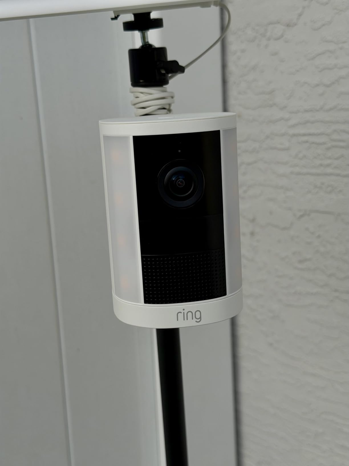 Ring Spotlight Cam 2K (newest model), Battery, Home or business security, Wide-Angle Retinal 2K Video, 6x Enhanced Zoom, Motion-Activated Spotlights, White customer photo 1