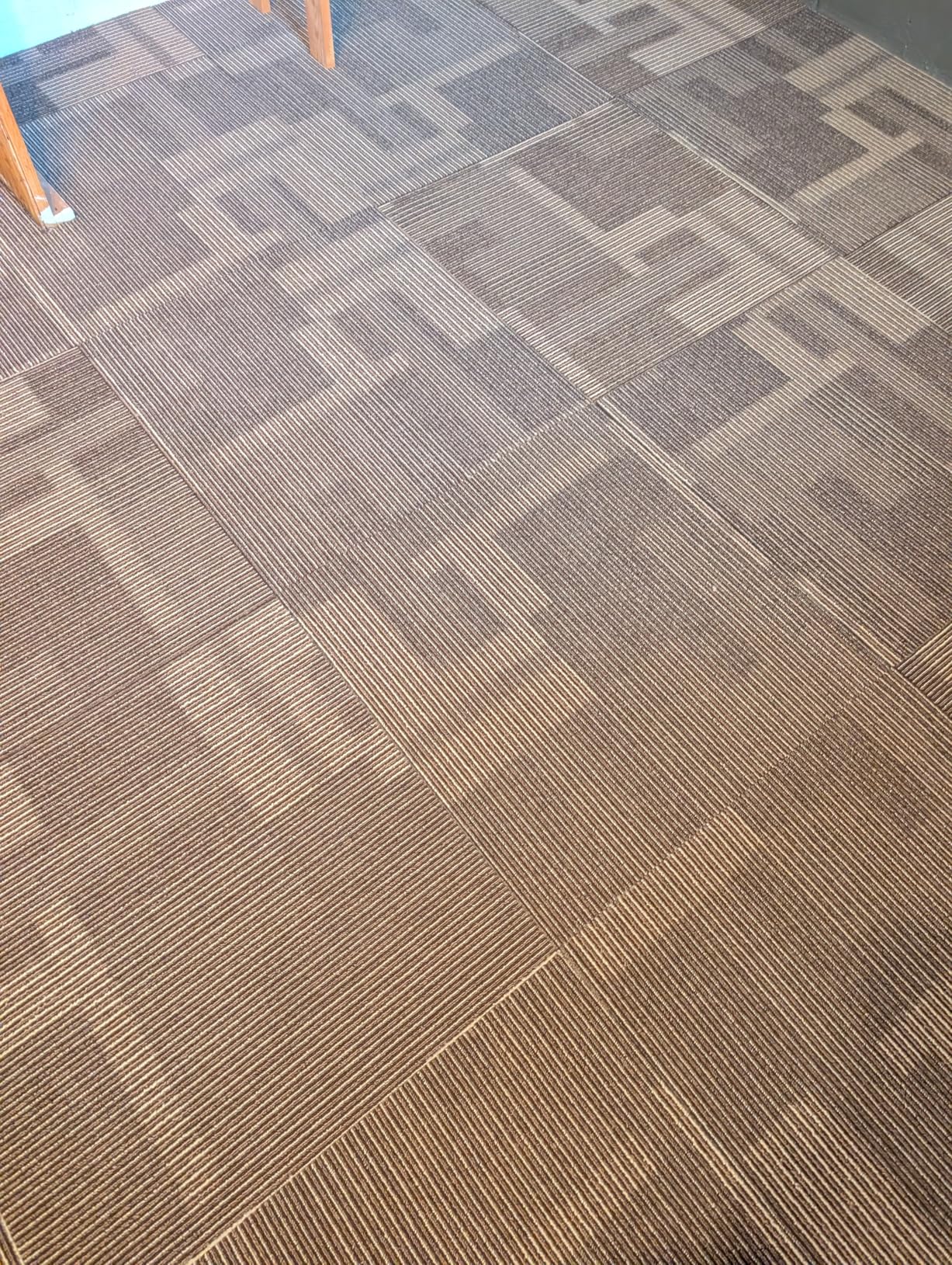 VEVOR Carpet Tiles Reusable 24x24 inch, 24 PCS Modular Carpet Square Rug, Commercial Floor Soft Padded for Seamless Cover 96sq.ft, Easy DIY for Office Indoor, Gray customer photo 2