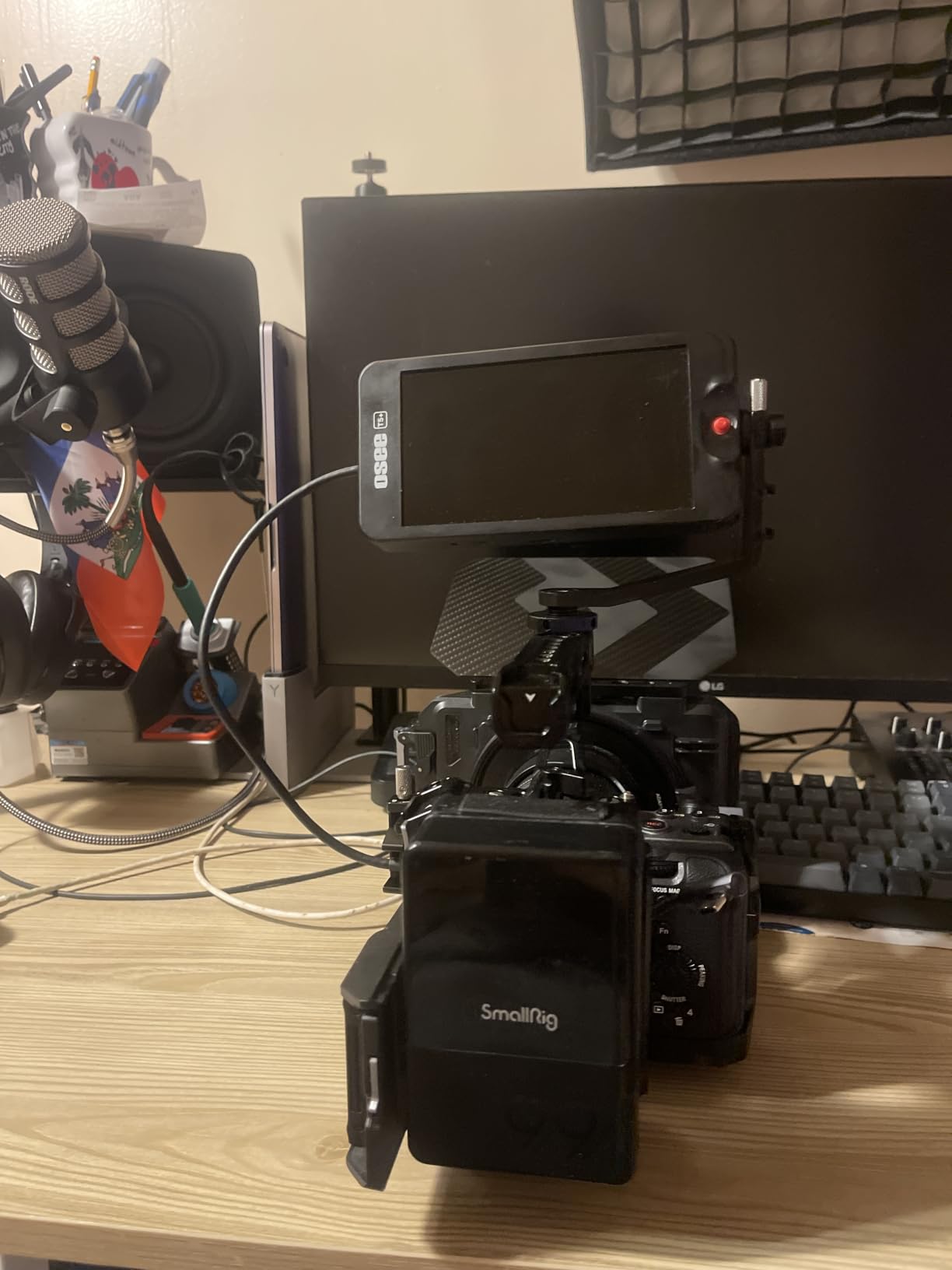 SmallRig Cage Kit for Sony FX3 / FX30 with Cage, V-Mount Battery Mount Plate, LCD Screen Protector, Top Handle, Cable Clamp for HDMI, NATO Rail - 5823 customer photo 1