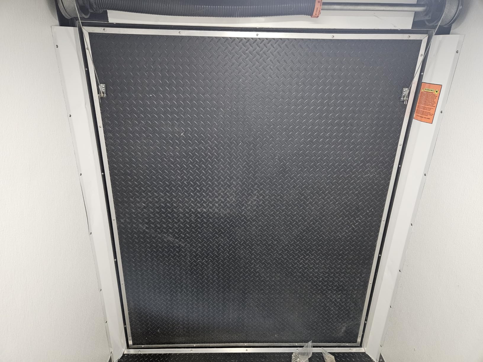 VEVOR Garage Floor Roll, 7.5 x 20 ft Garage Flooring Mat, 2.2 mm Thickened PVC Diamond Plate Floor Protector Mat, Silver Gray customer photo 1