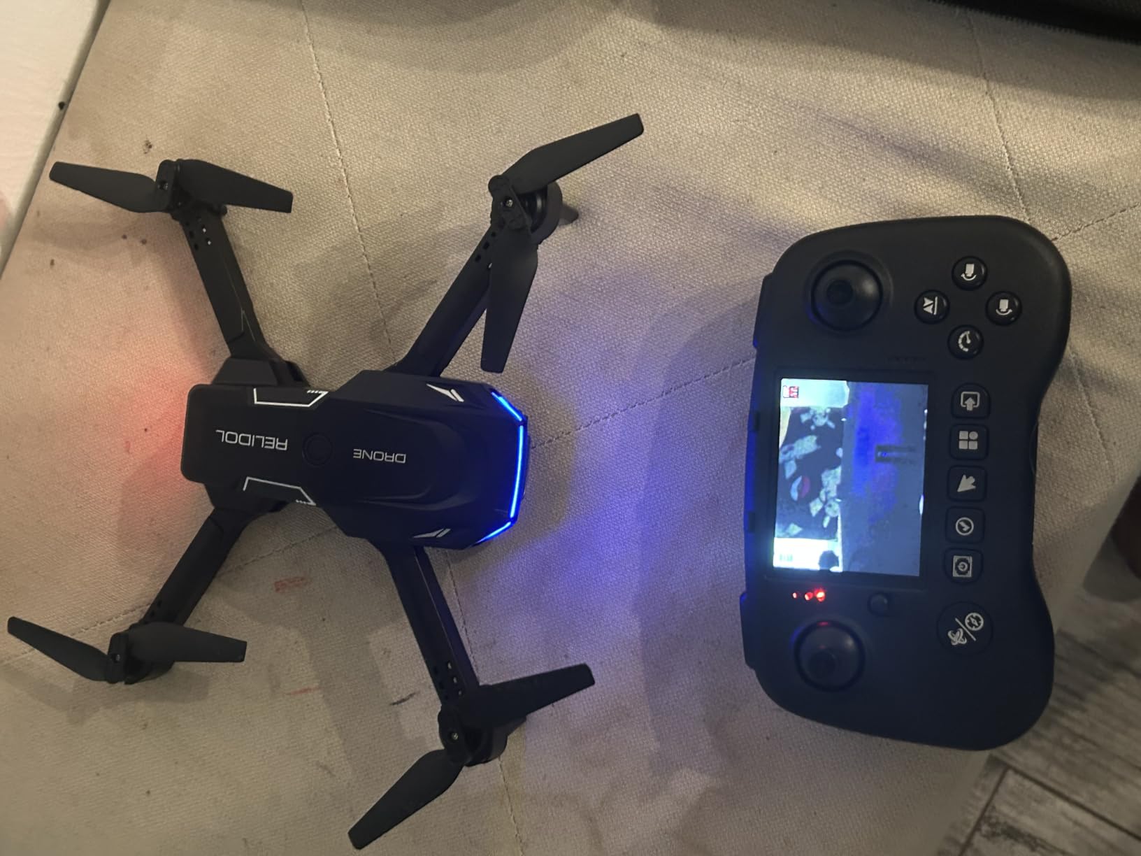 Drone with Camera - Drone with Screen on Controller for Beginners, Foldable Remote Control Quadcopter with Gesture Control, 3D Flip, One Key Start, Emergency Stop, 2 Batteries, Easier to use customer photo 2