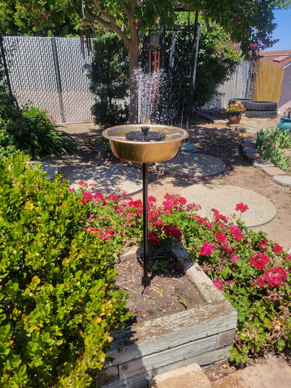VIVOHOME Bird Bath with Solar Fountain for Outside, Weather-Resistant ABS Birdbath Bowl with Solar Powered Pump, Metal Ground Stake for Outdoor, Garden, 1.45 Gallons, Green customer photo 1