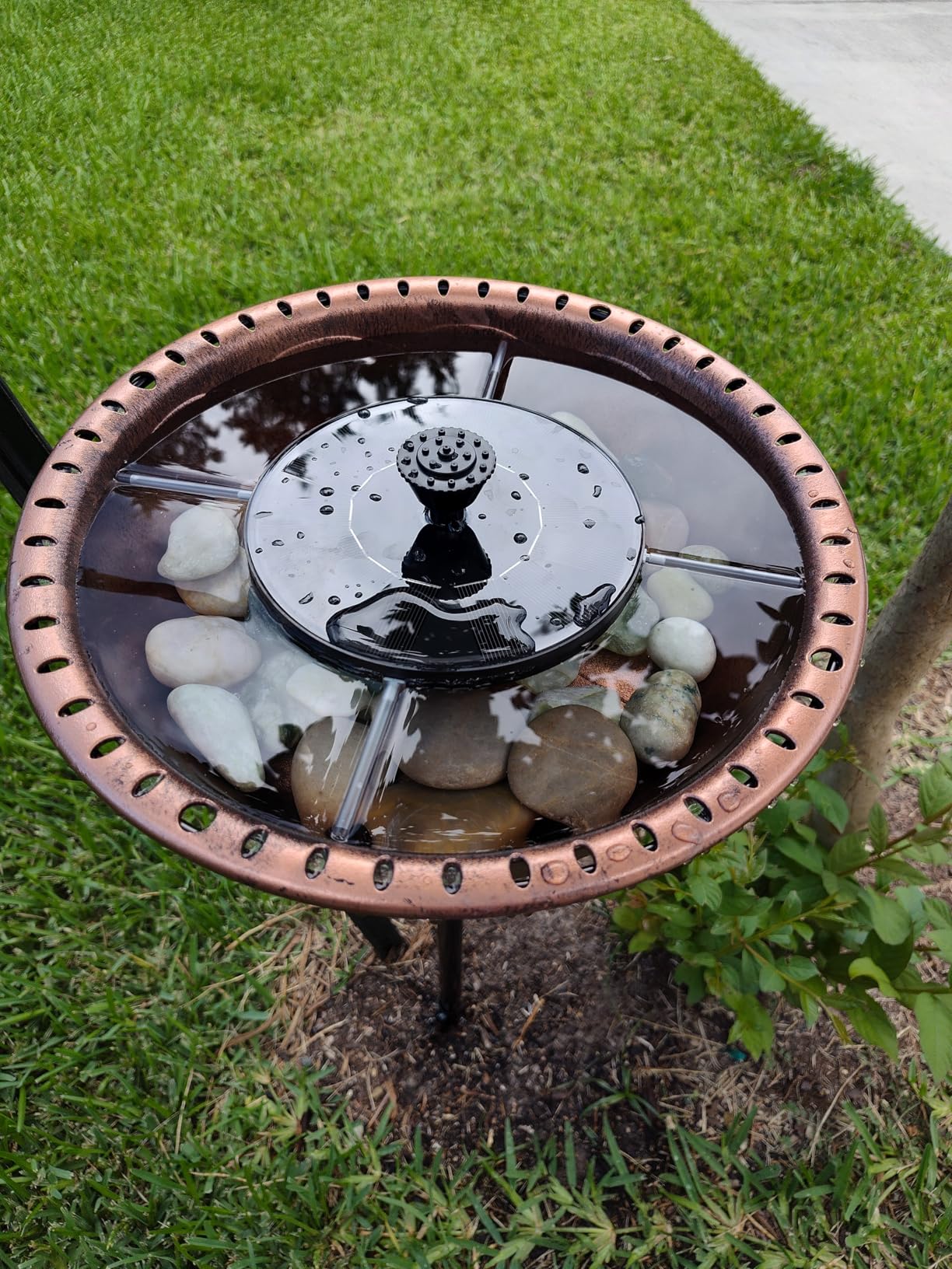 VIVOHOME Bird Bath with Solar Fountain for Outside, Weather-Resistant ABS Birdbath Bowl with Solar Powered Pump, Metal Ground Stake for Outdoor, Garden, 1.45 Gallons, Green customer photo 2