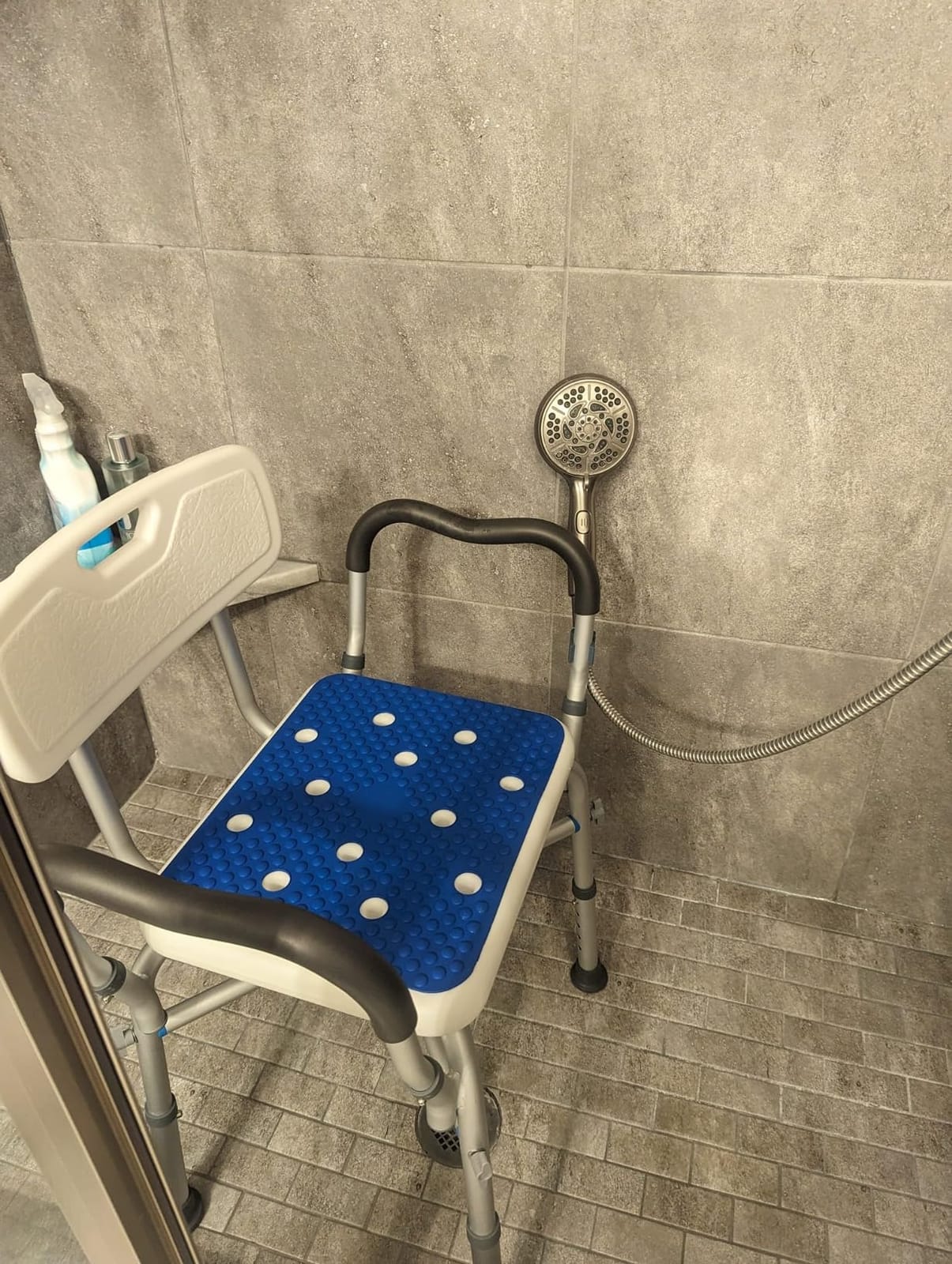 KingPavonini 360° Swivel Shower Chair for Inside Shower, 550 LB Heavy Duty | Stable Flat Tube Frame, Shower Chair for Elderly and Disabled, 360° Swivel with 90° Lock, M-Shaped Anti-Slip Seat, Tool-Free customer photo 2